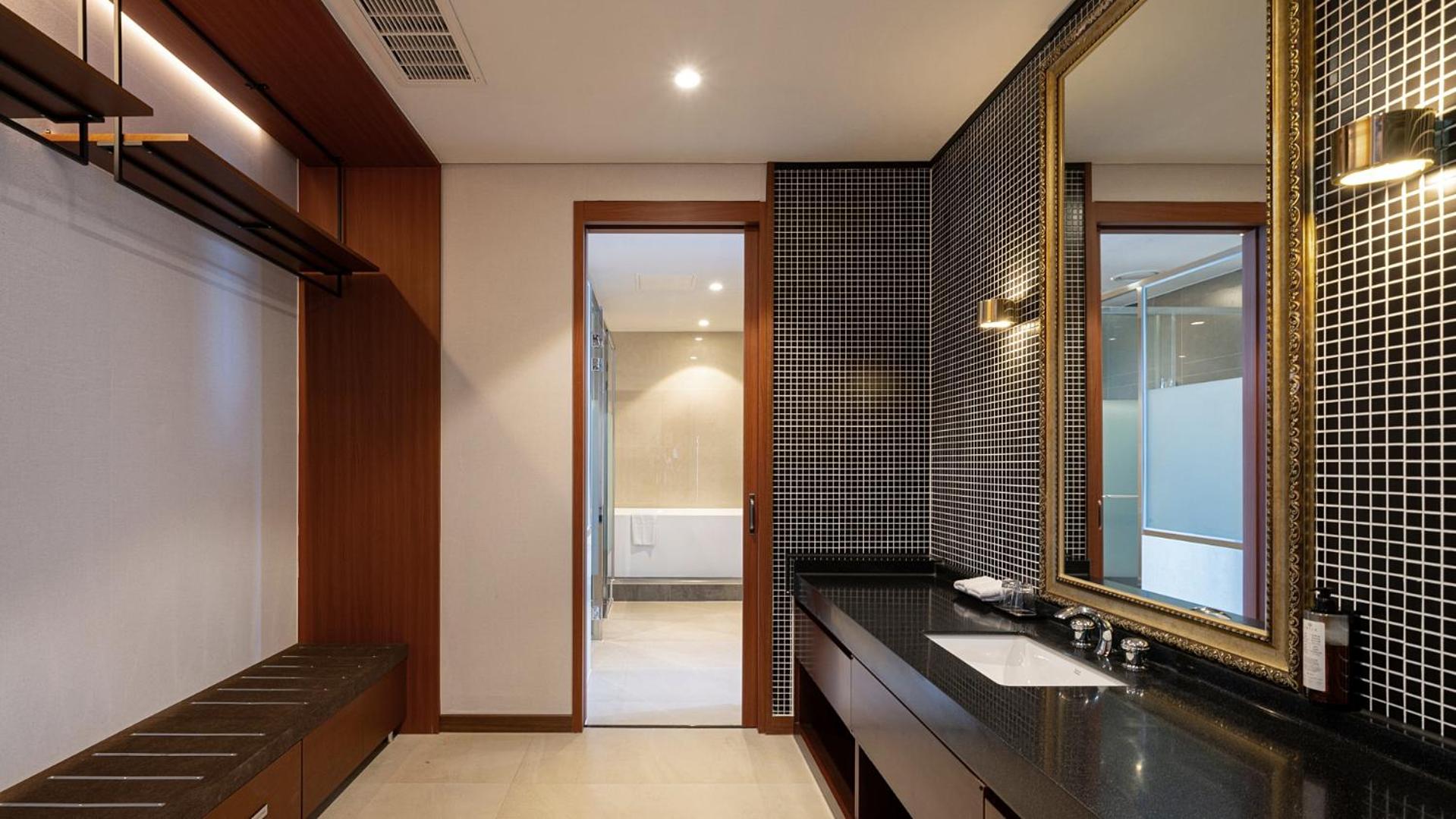 Family Suite with Full Ocean View