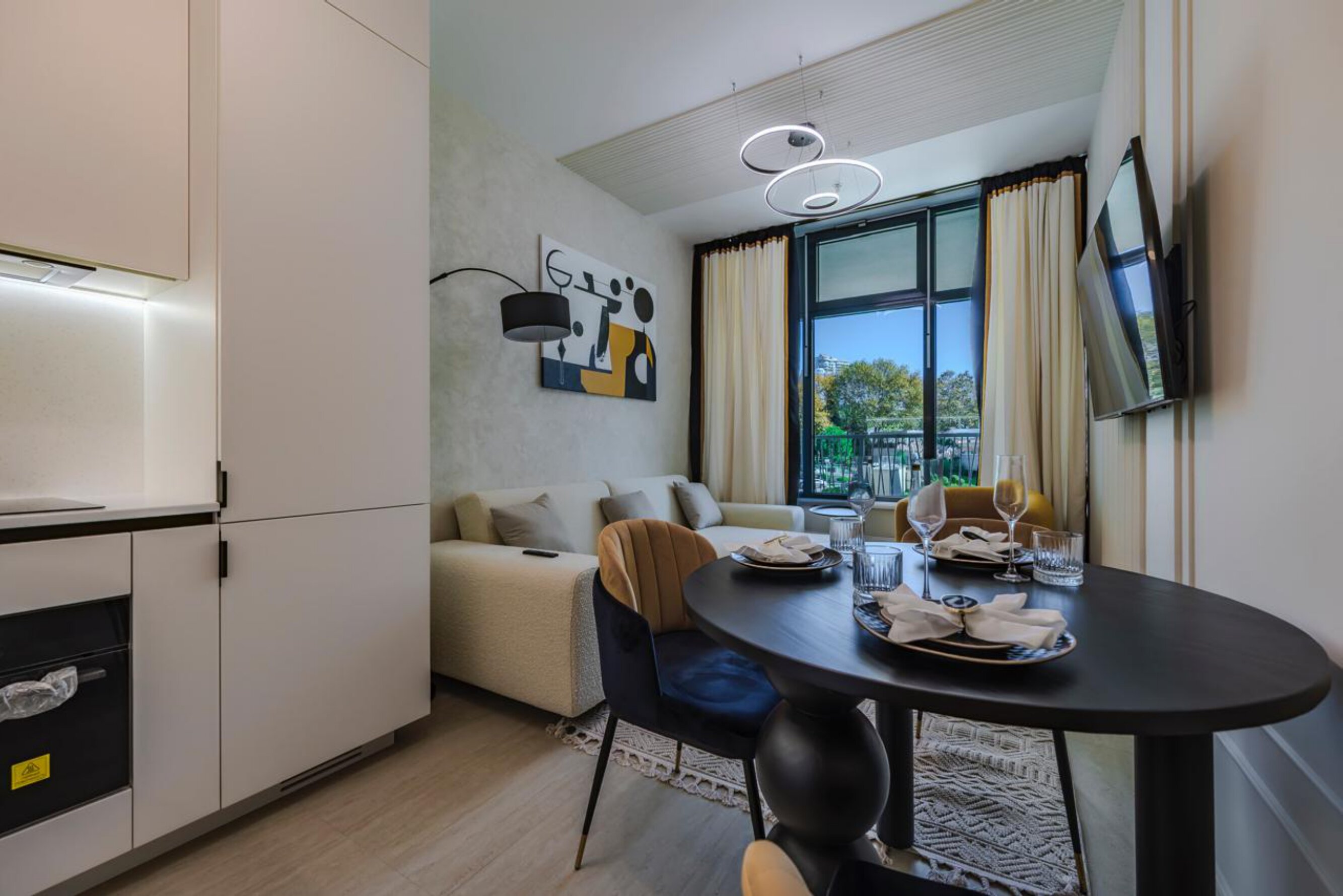 Двухкомнатный LUX c одной спальней (2 этаж)