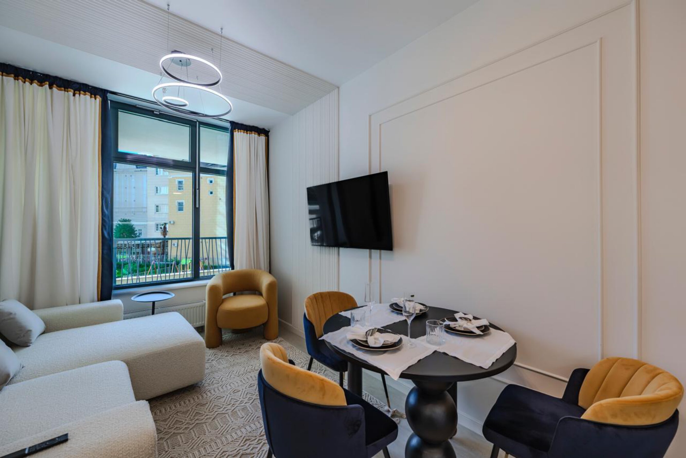 Двухкомнатный LUX c одной спальней (2 этаж)