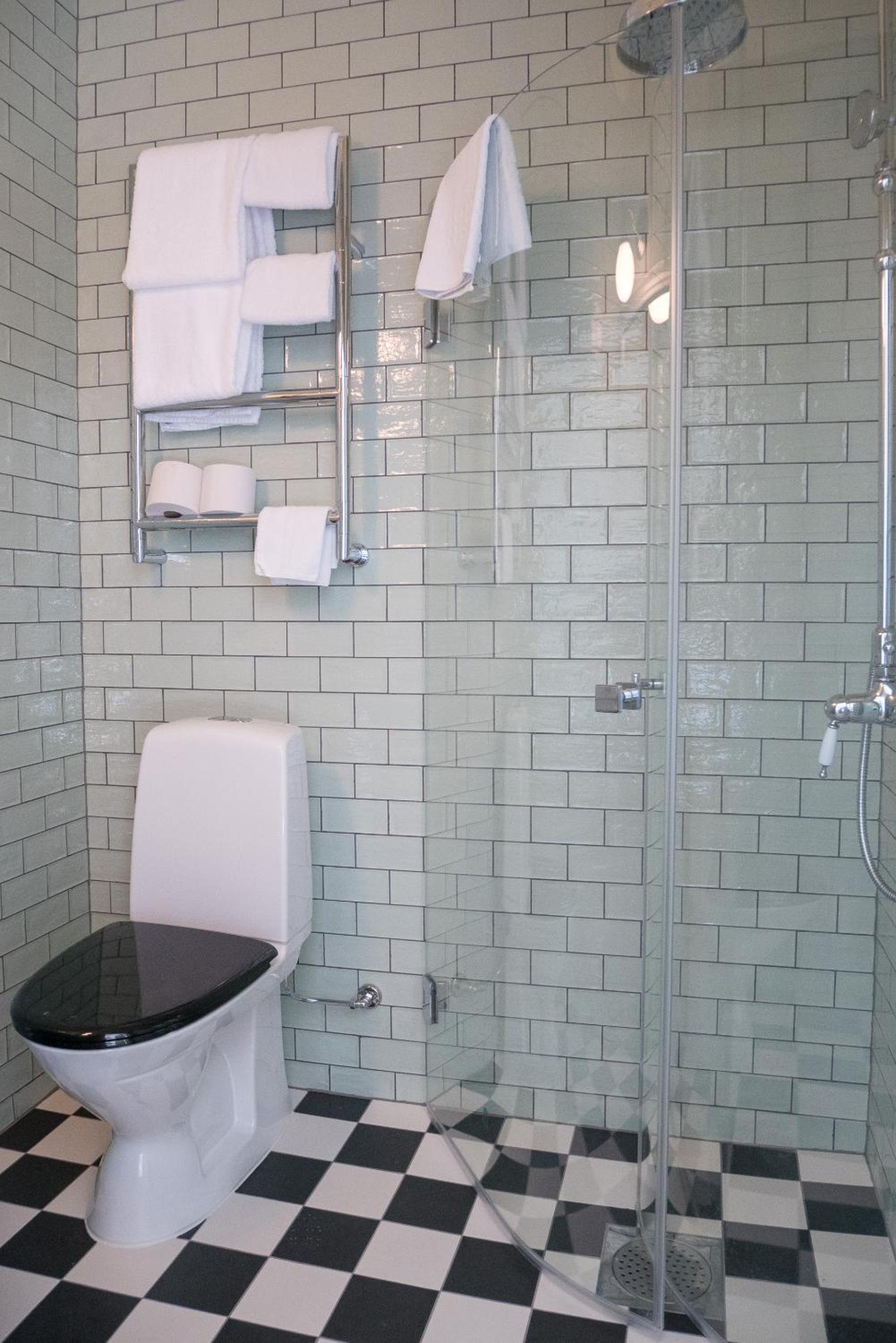 Deluxe Double Room with Side Sea View