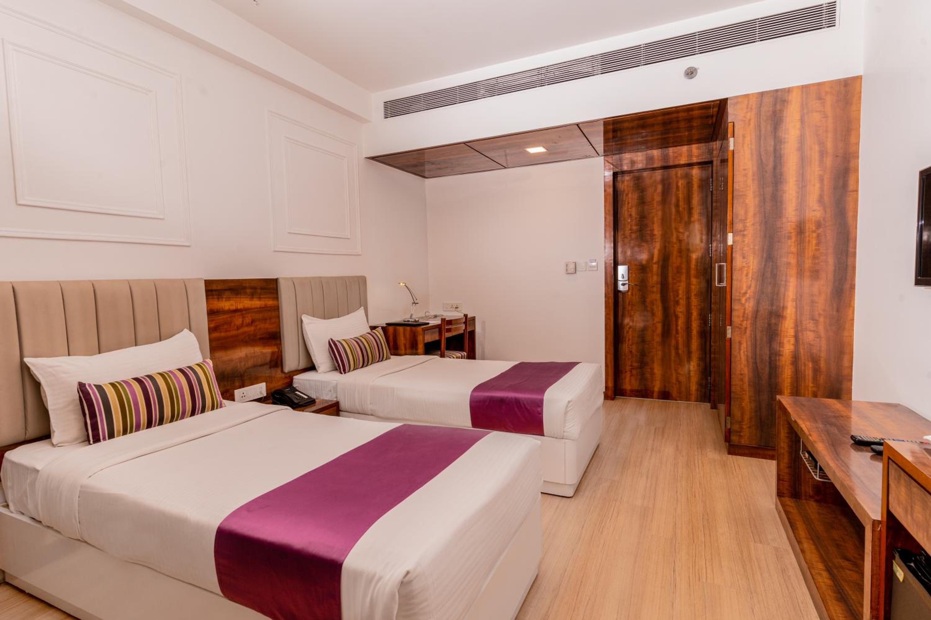 Deluxe Twin Room - City View