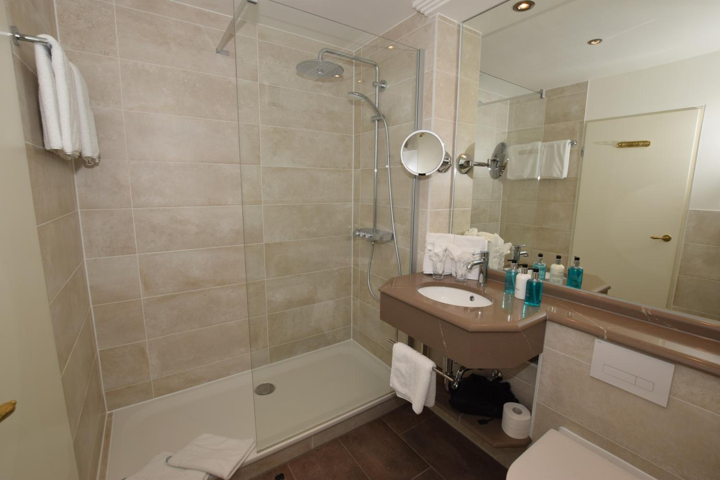 Large Double Room with Balcony and Partial Sea View