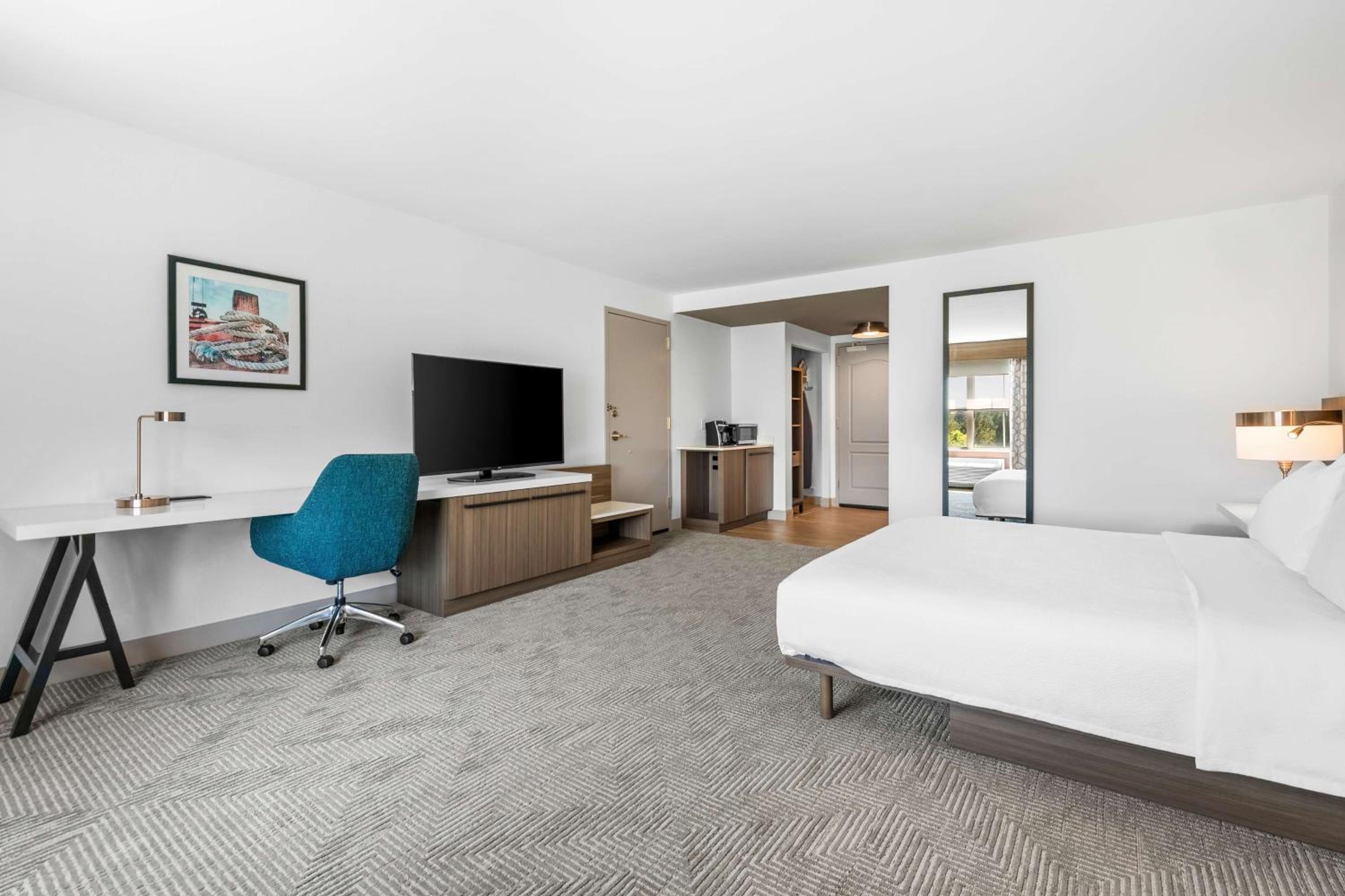 King Room with Tub - Mobility and Hearing Access