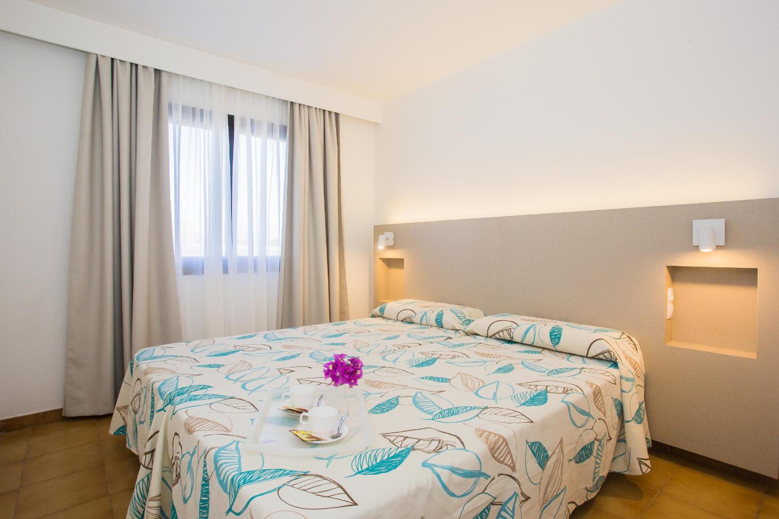 Apartment with Pool View 