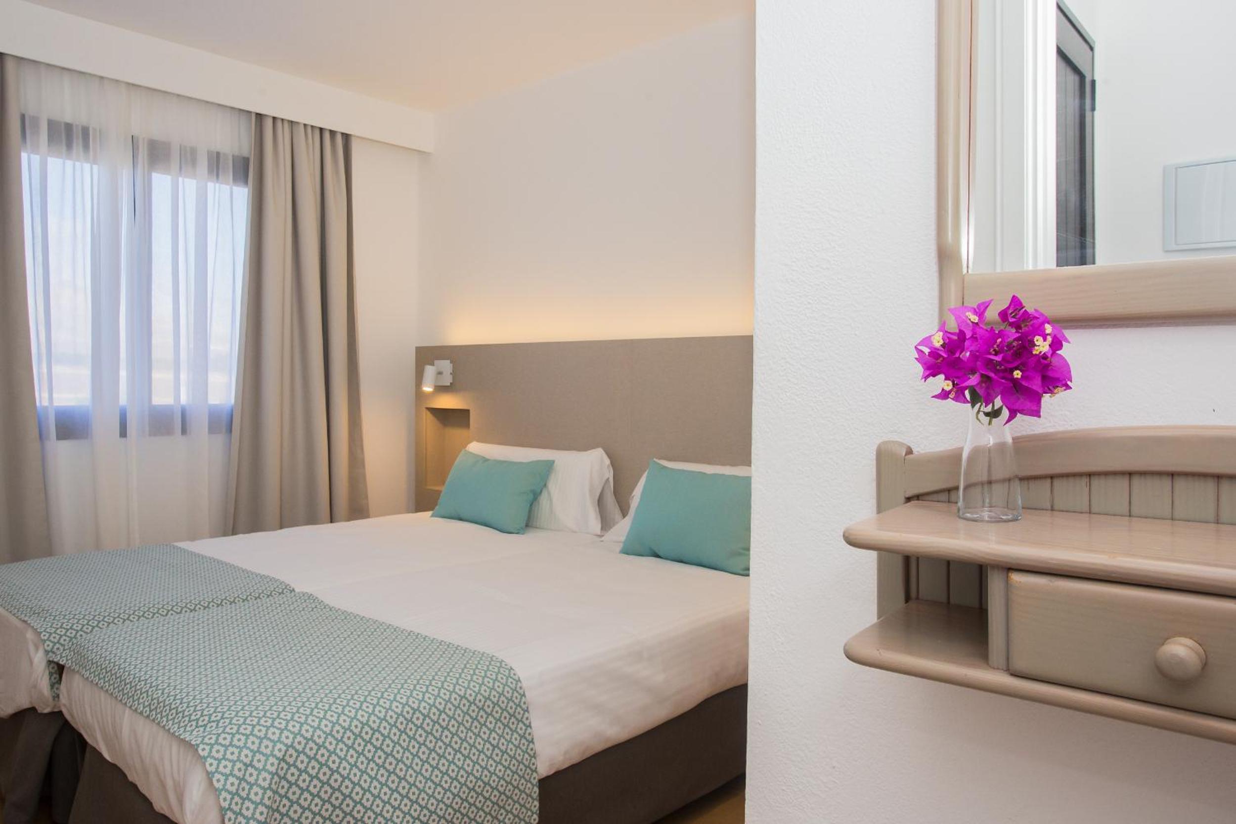 Apartment with Pool View 