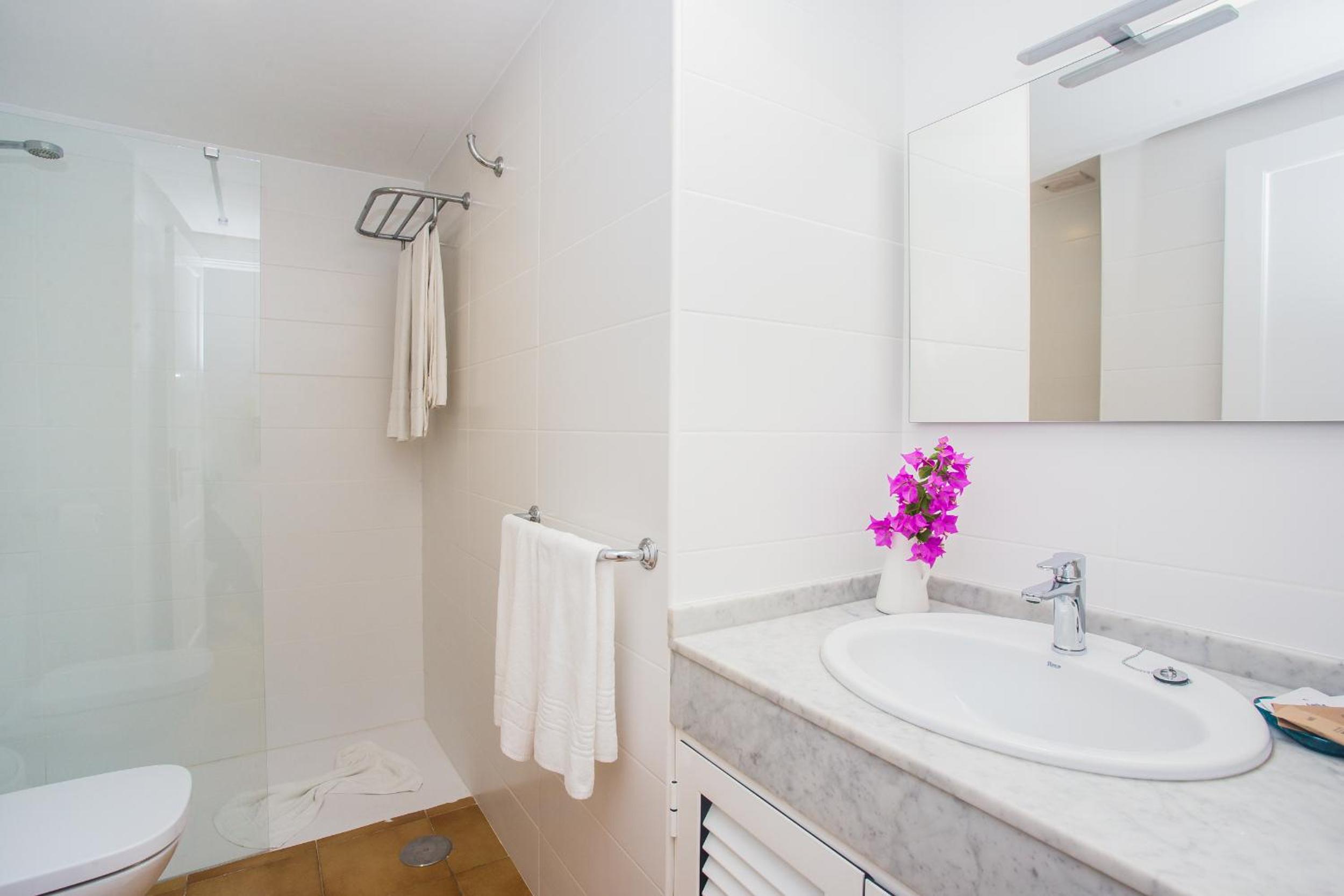 Apartment with Pool View 