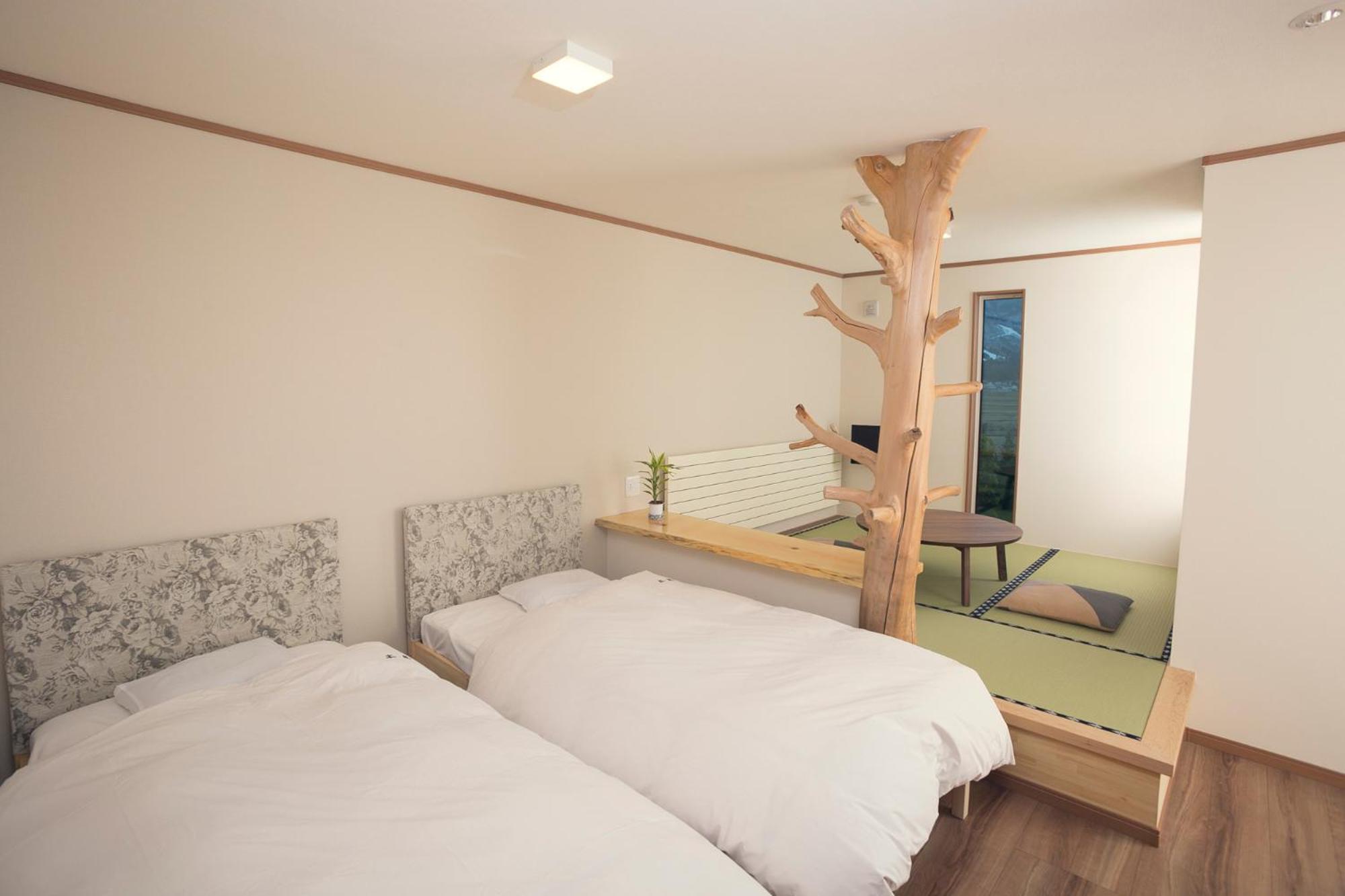 Japanese-Style Room with Tatami area and Shared Bathroom - Aoi