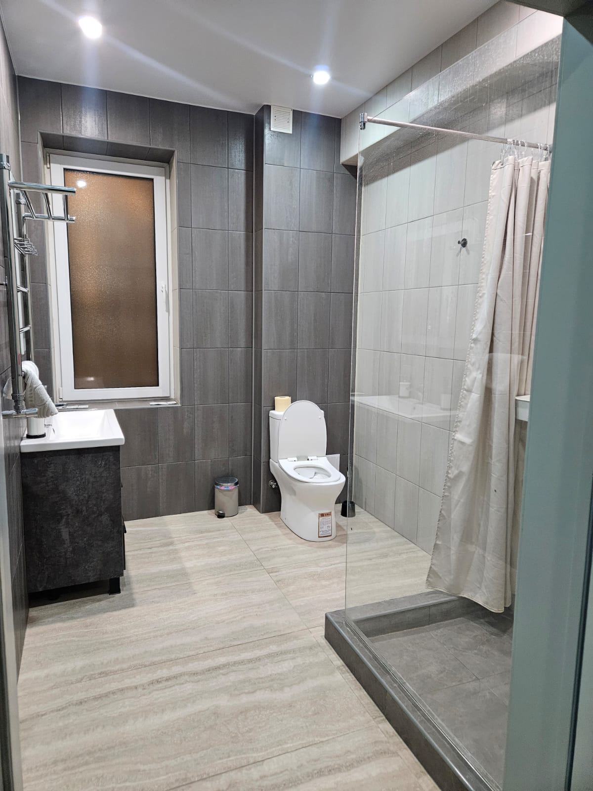 Улучшенный четырёхместный номер с балконом и видом на море