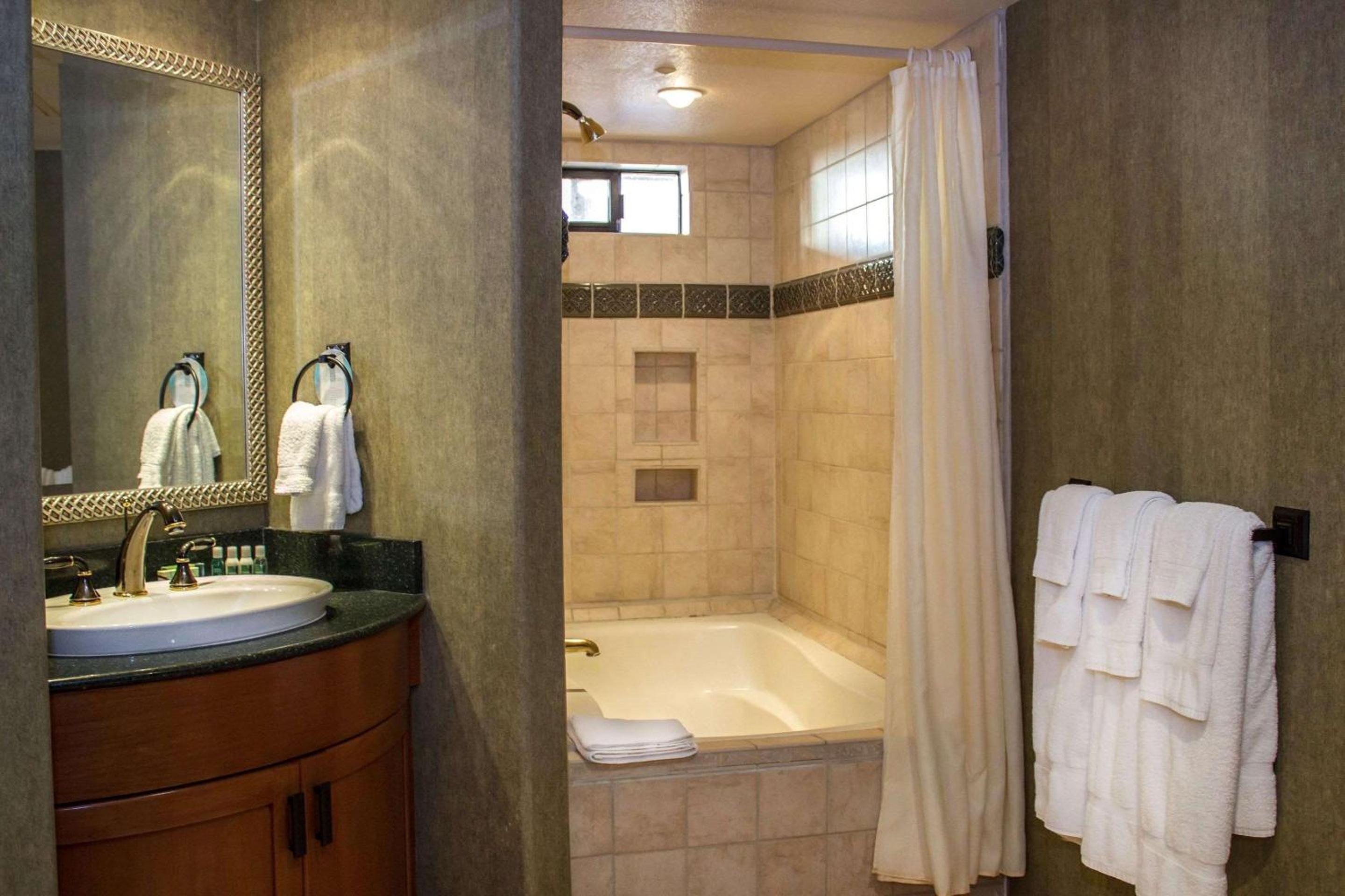 One-Bedroom Junior Suite