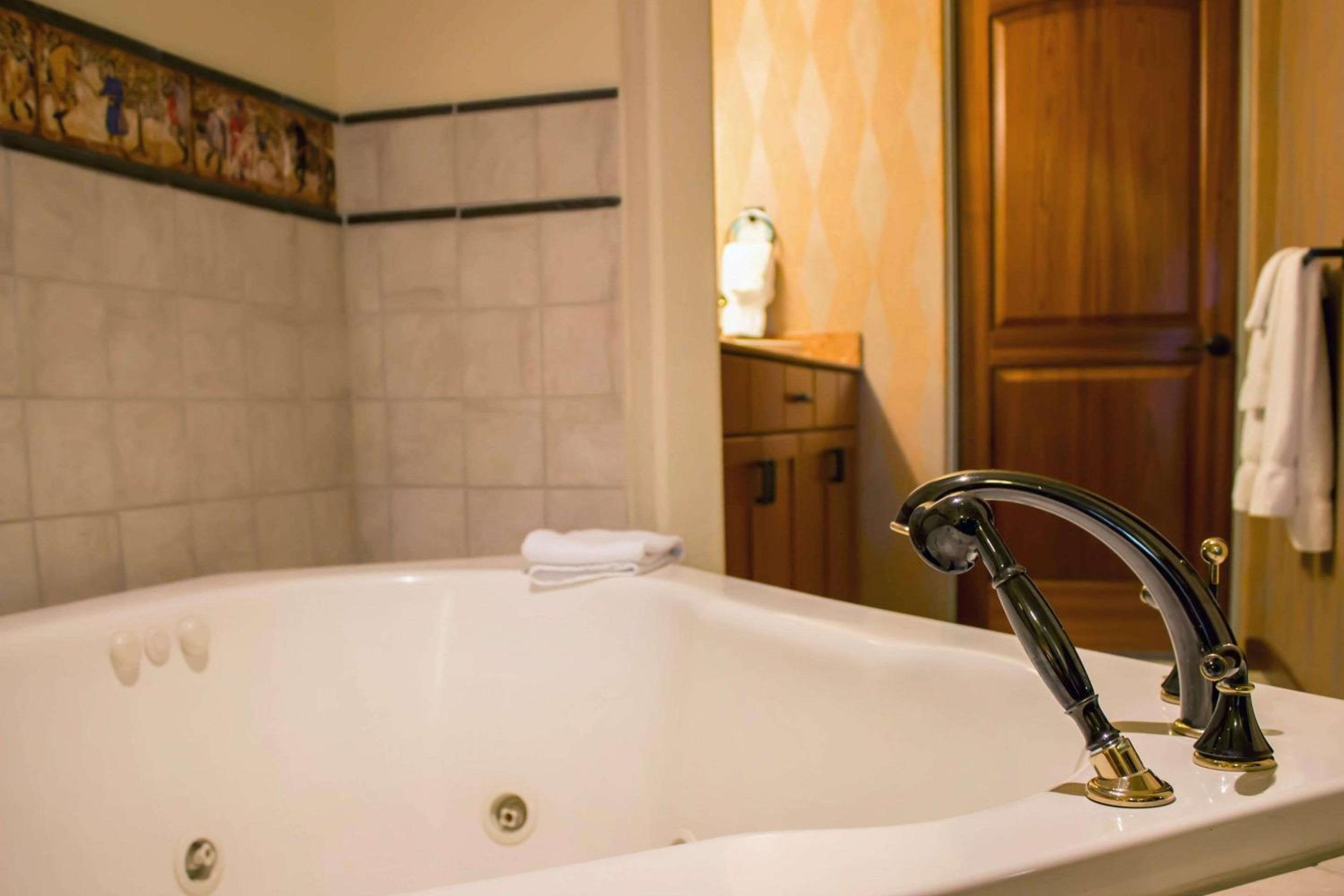 One-Bedroom Junior Suite