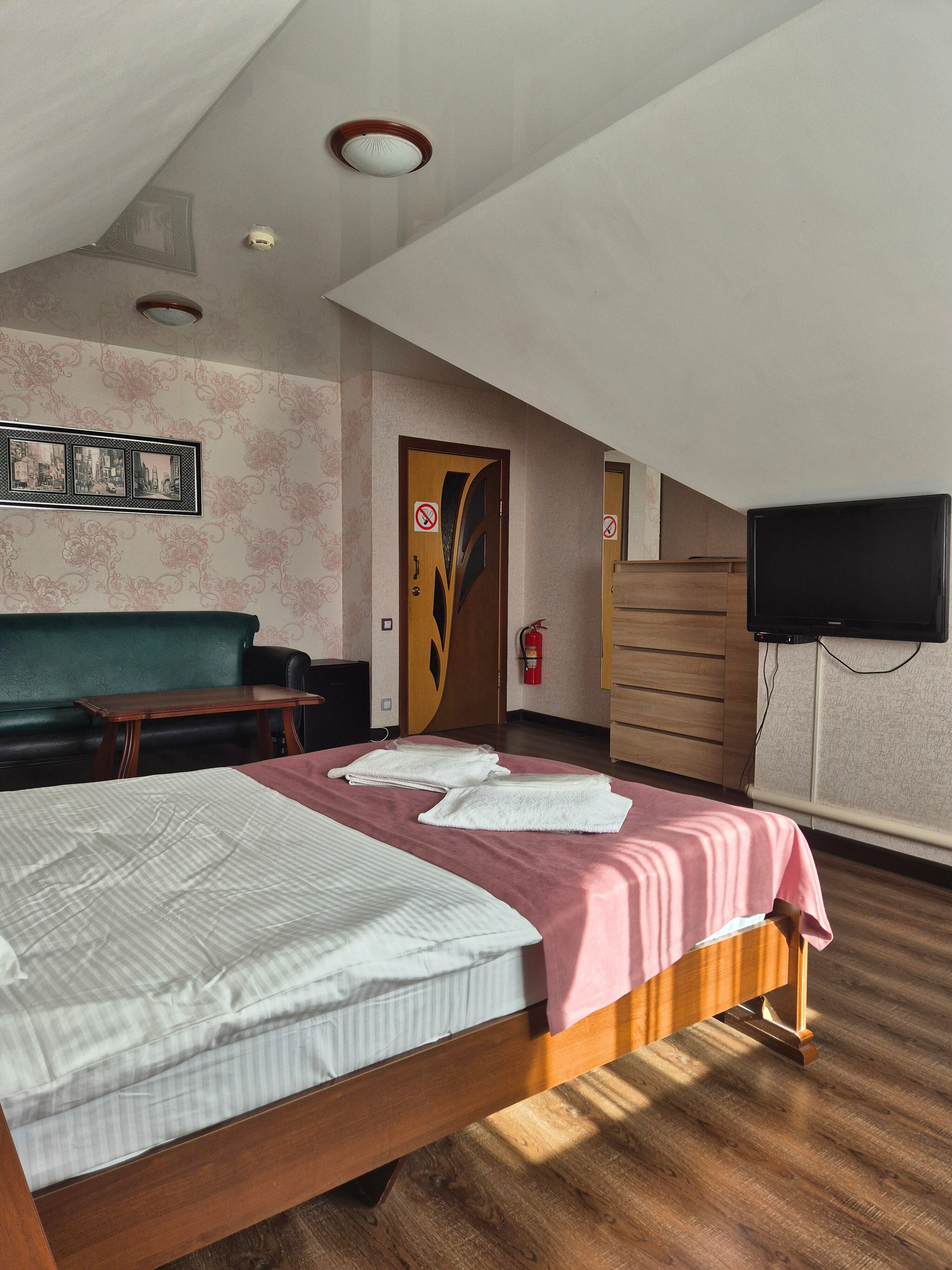 Большой двухместный номер с 1 кроватью