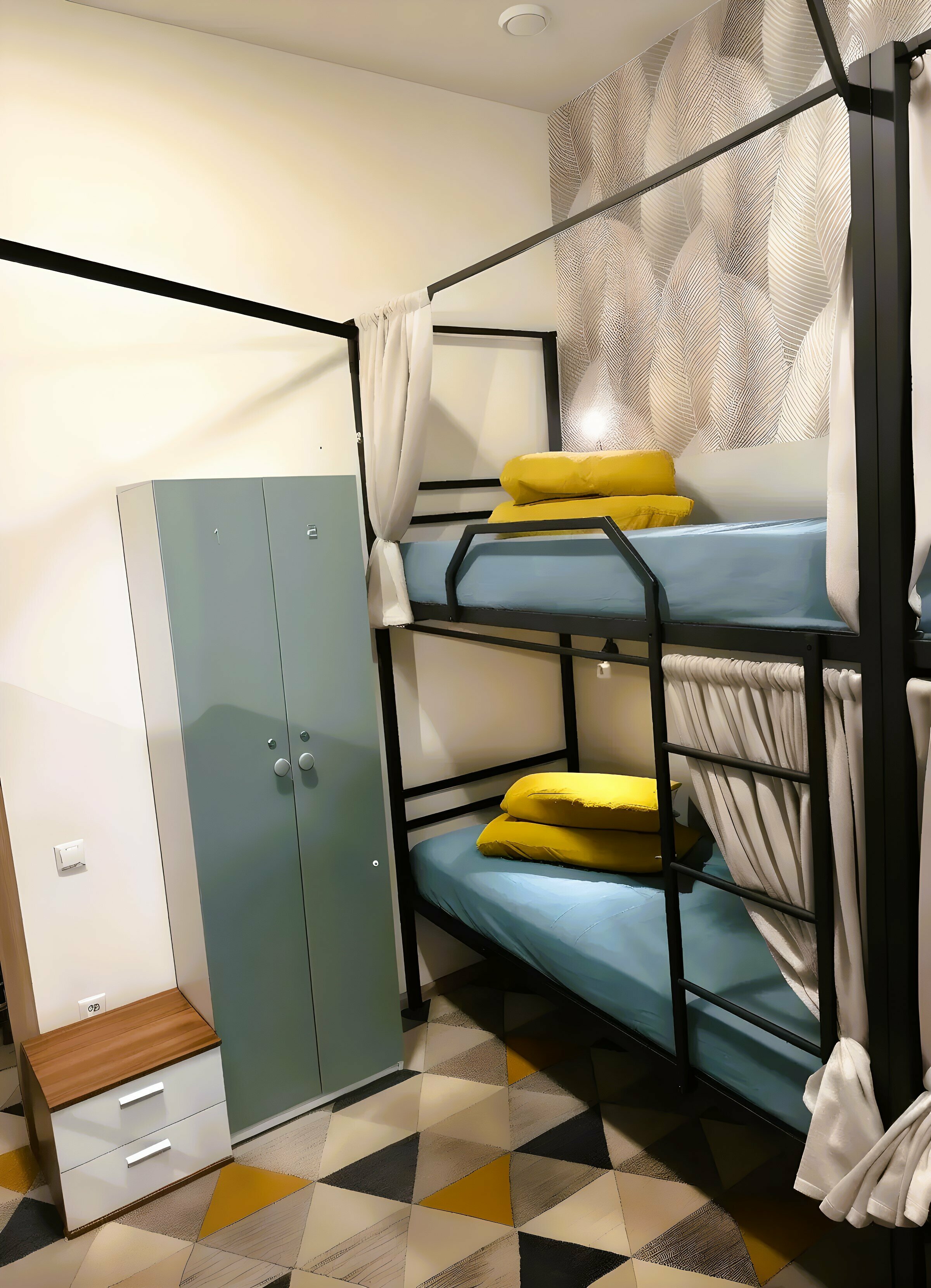 Спальное место (нижнее)на 2-х ярусной кровати в 8-ми местном номере для мужчин