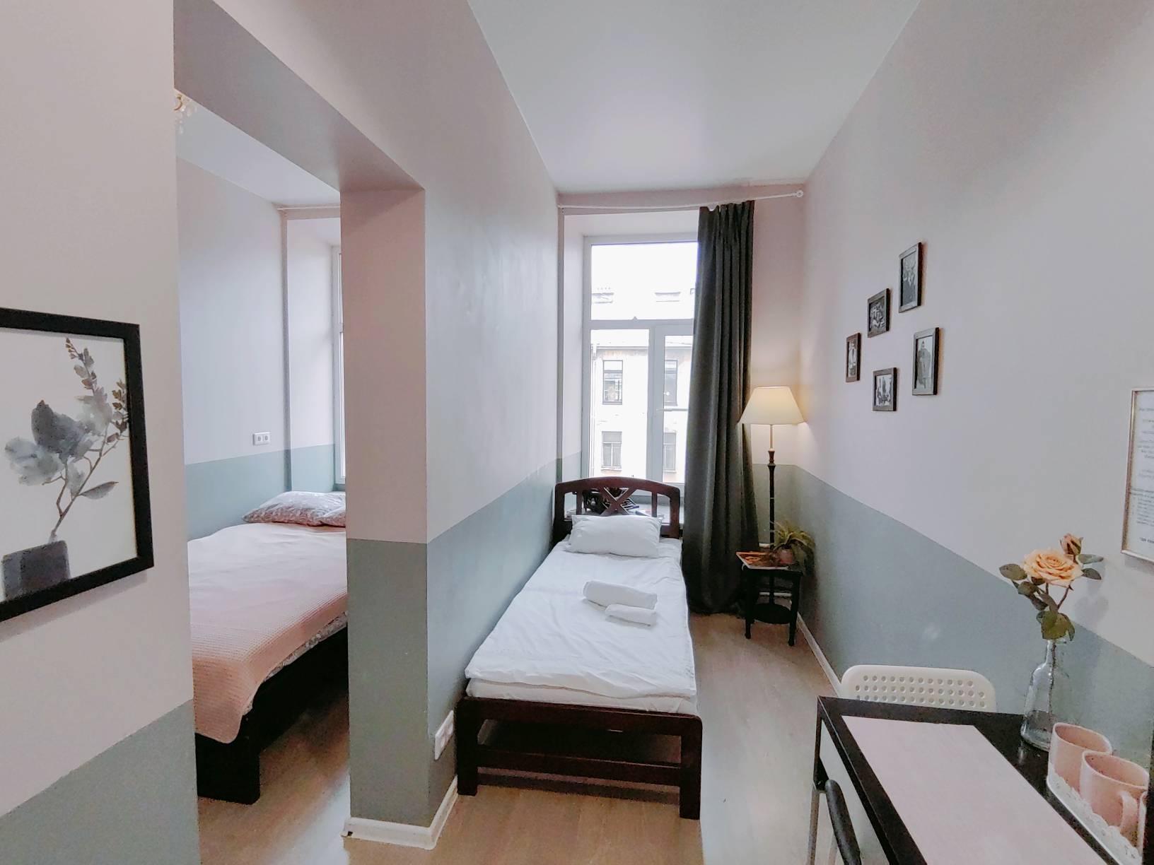 Комната "Довлатова". До метро и Невского 100 м. Бесконтактное размещение с возможностью хранения багажа.