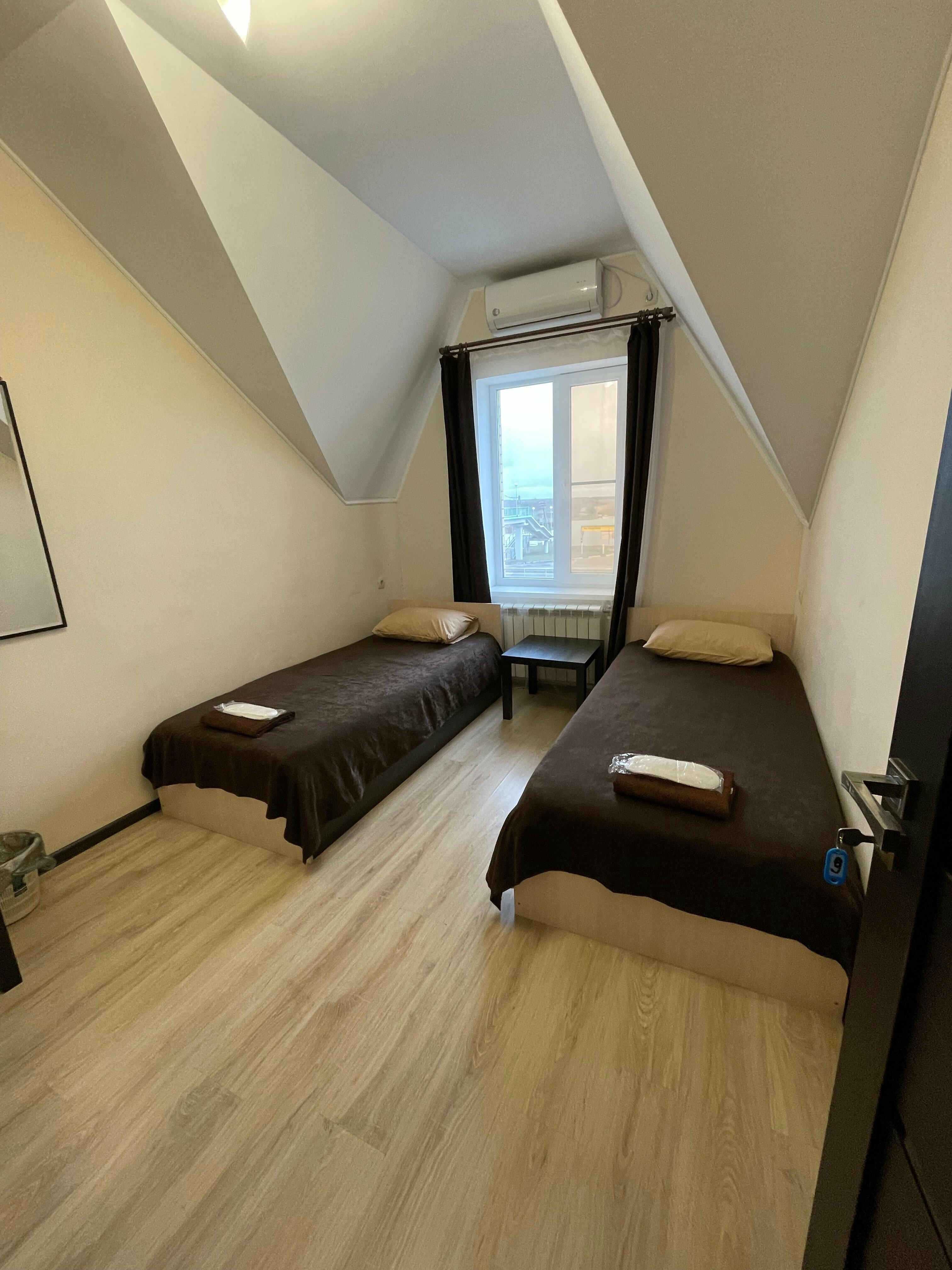 Двухместный номер эконом с общими удобствами на этаже