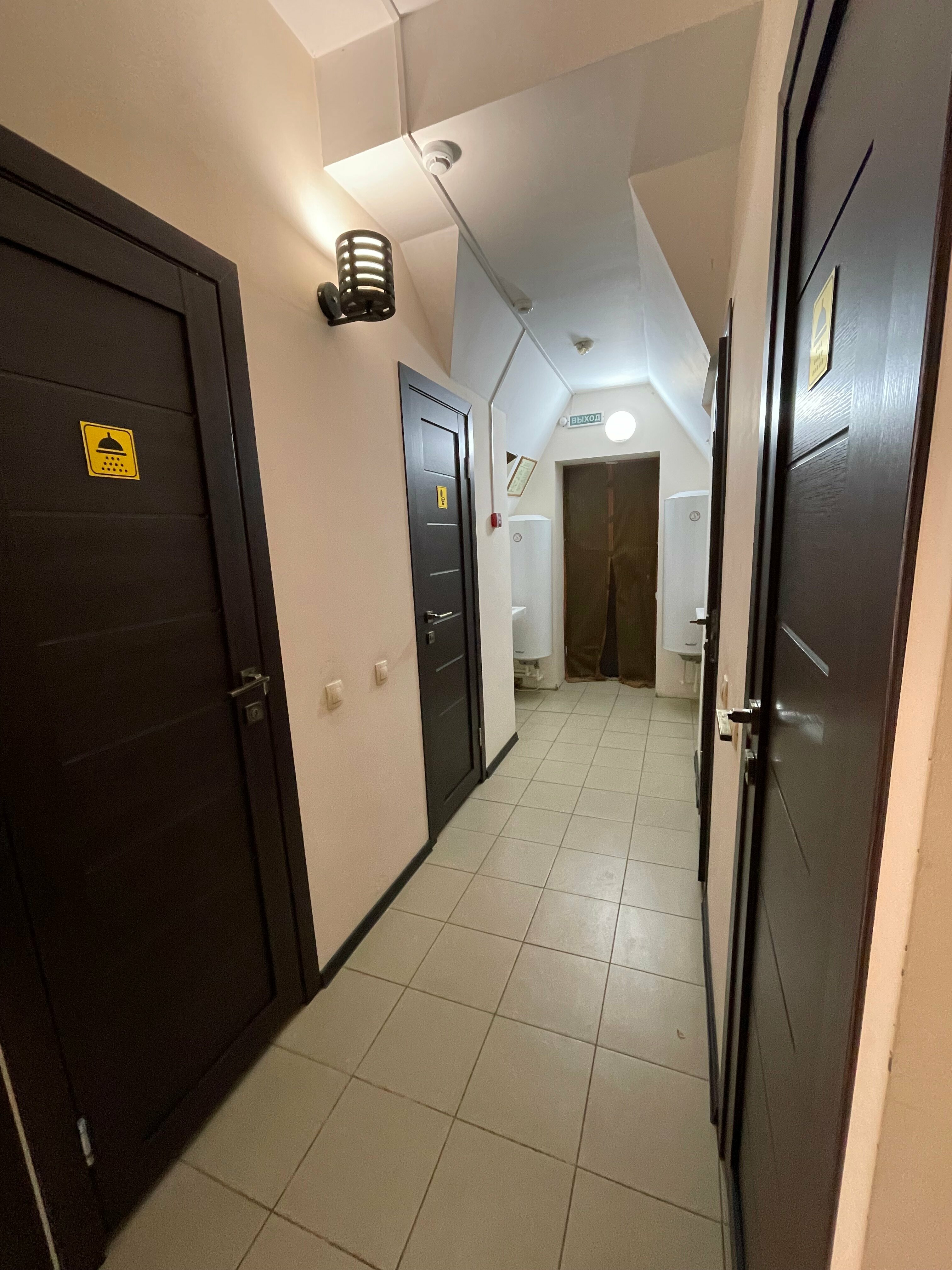 Двухместный номер эконом с общими удобствами на этаже