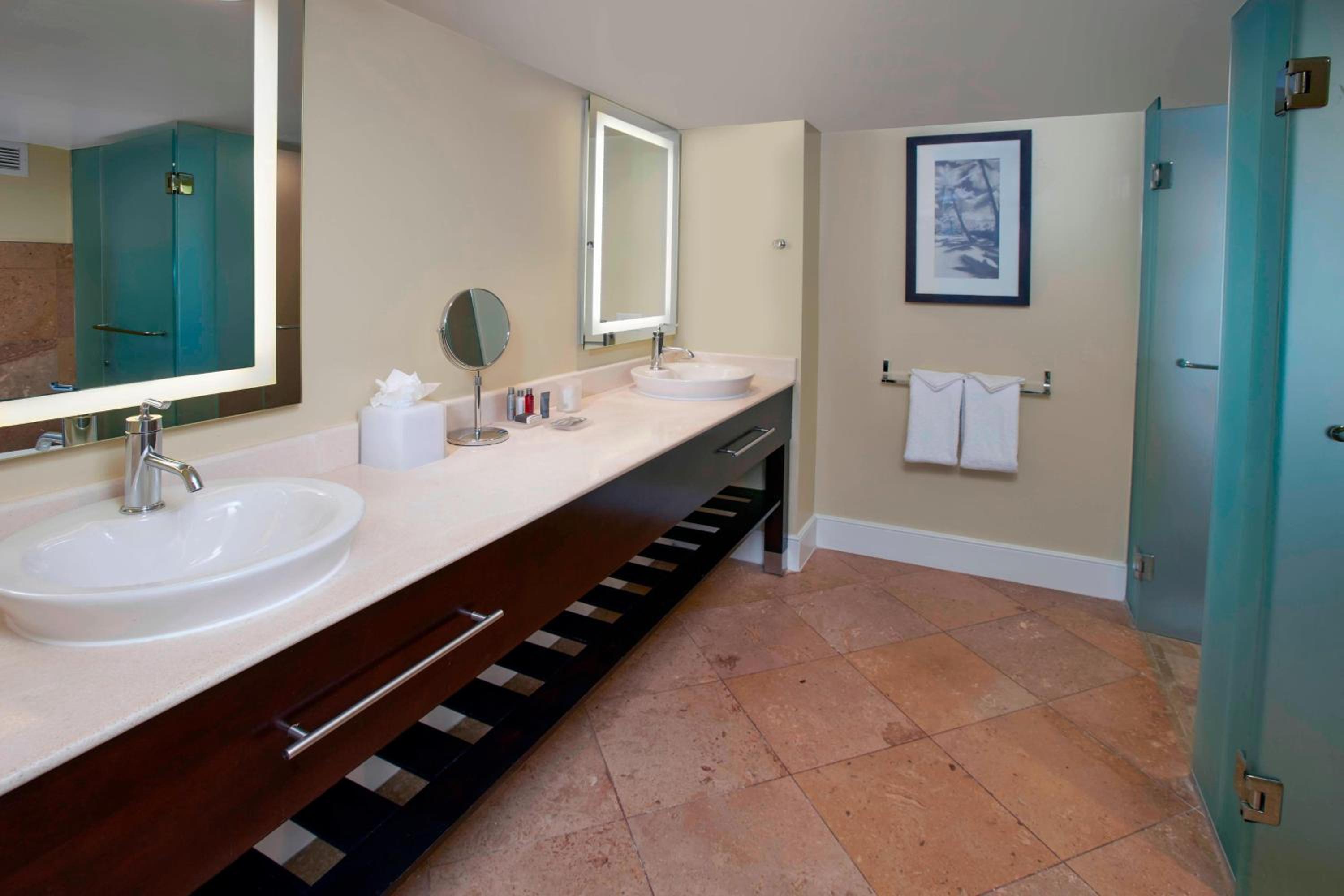 Oceanfront One-Bedroom Junior Suite 