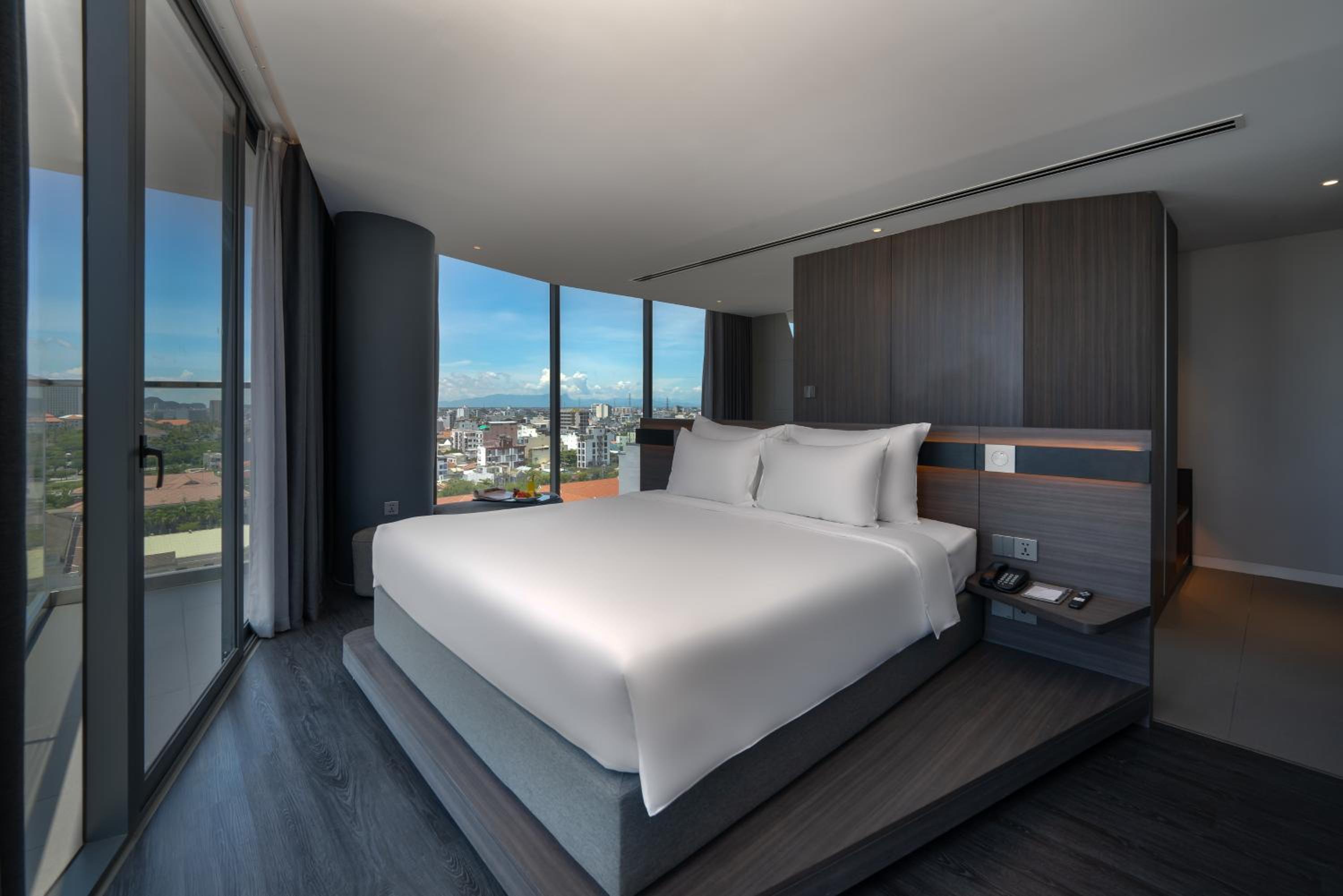 Suite with Balcony and Sea View