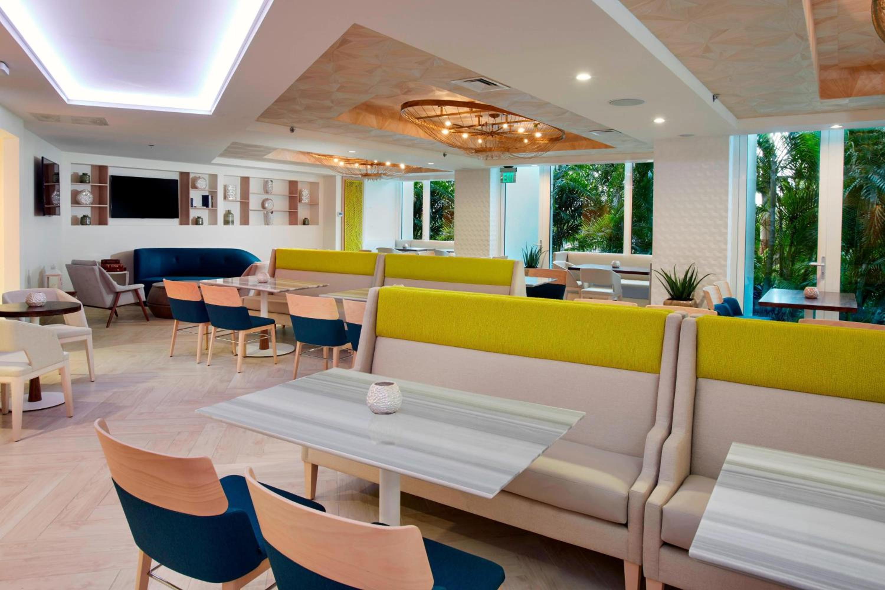 Guest Room - Adults Only/Club Lounge Access