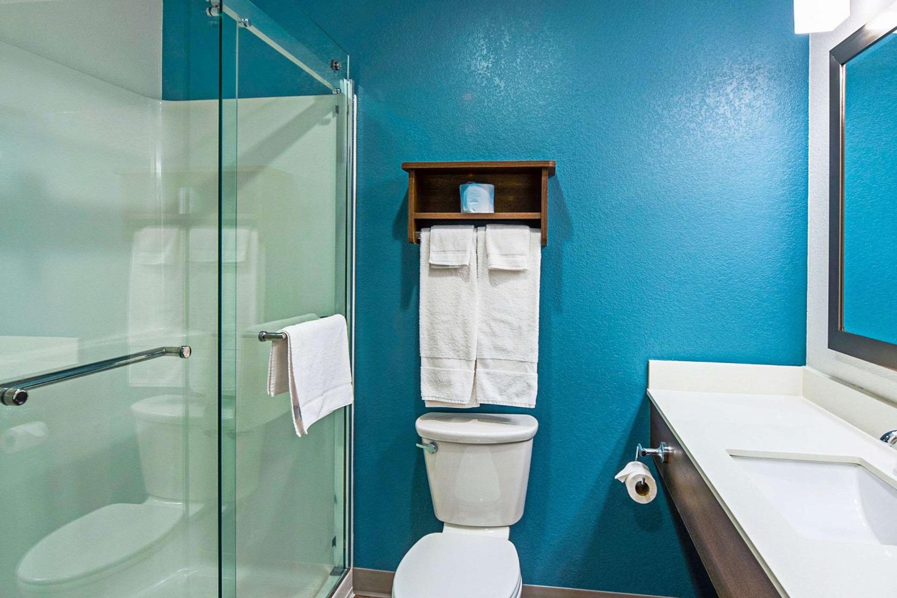 Queen Room with Sofa Bed - Non-Smoking