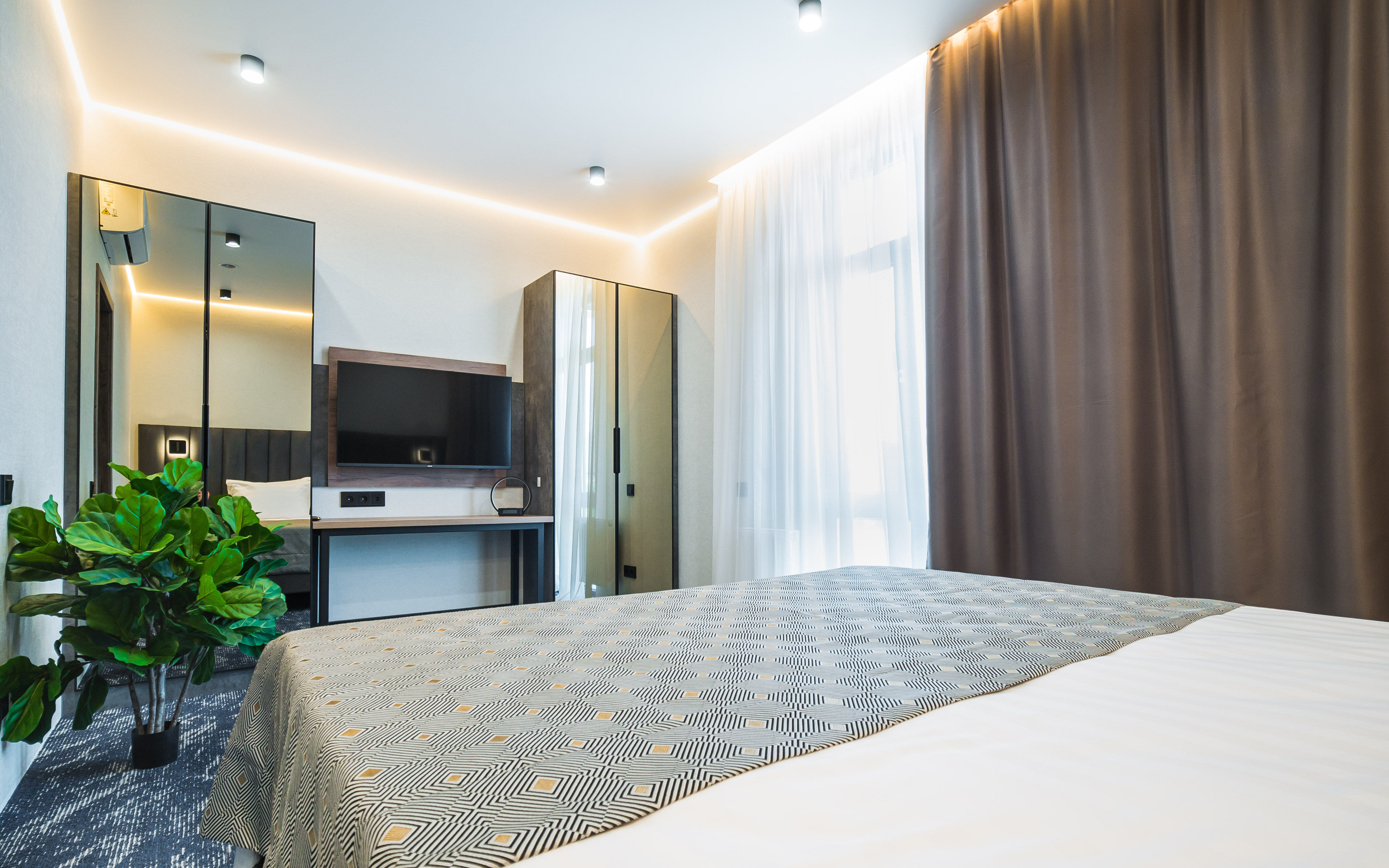 Люкс с кроватью размера «king-size» и балконом