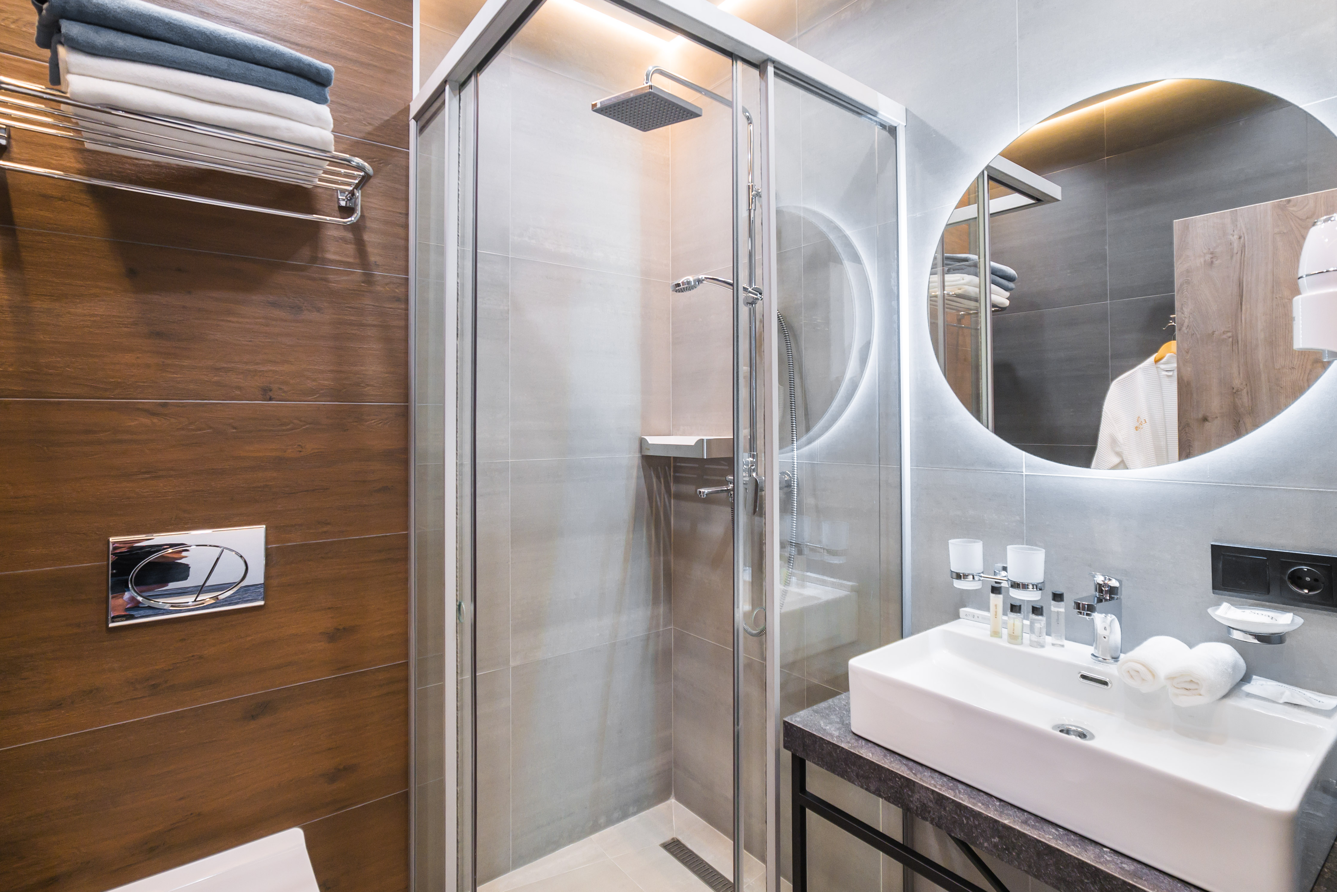 Люкс с кроватью размера «king-size» и балконом