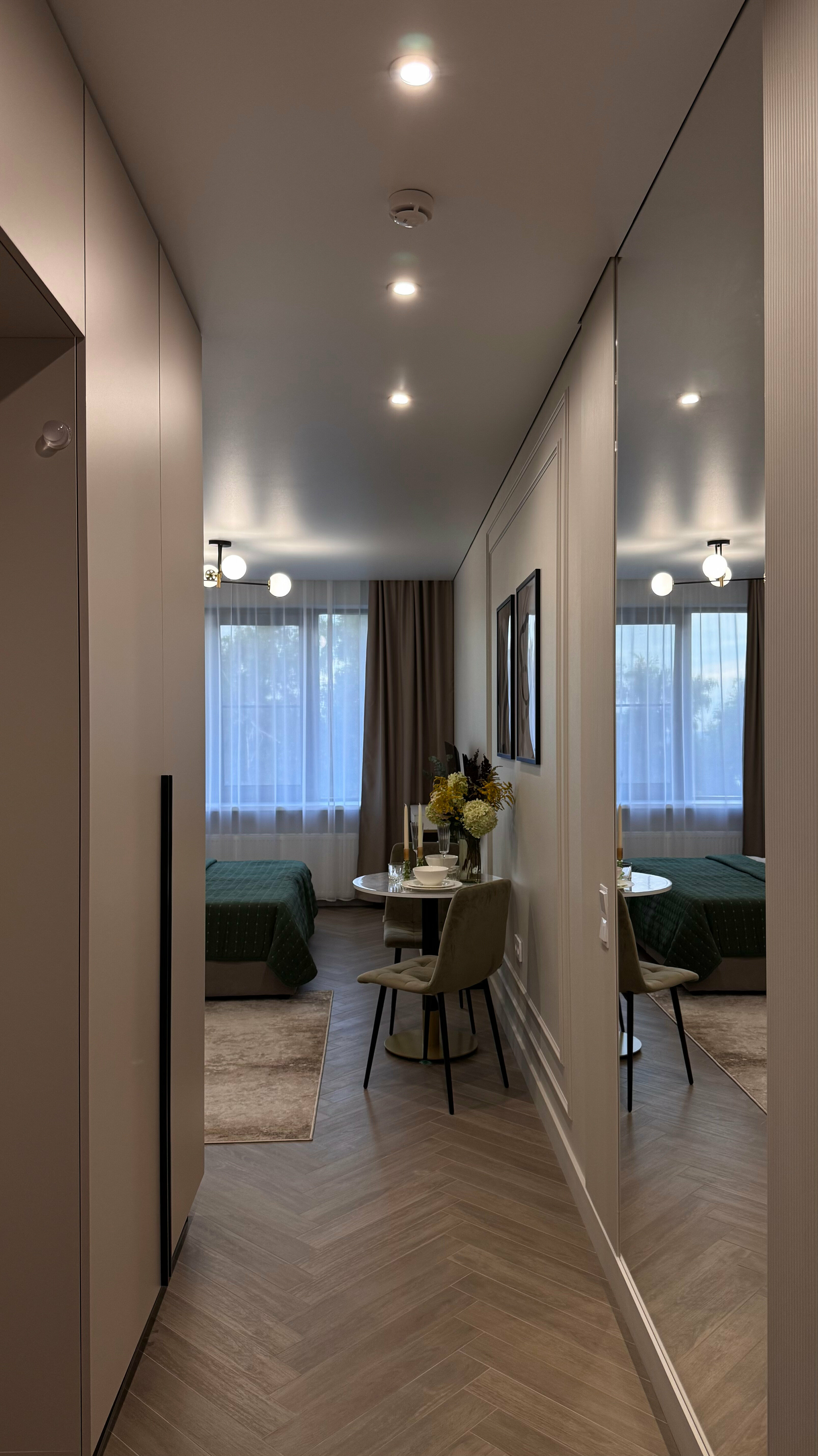 Avocado №325 | Студия с видом на лес