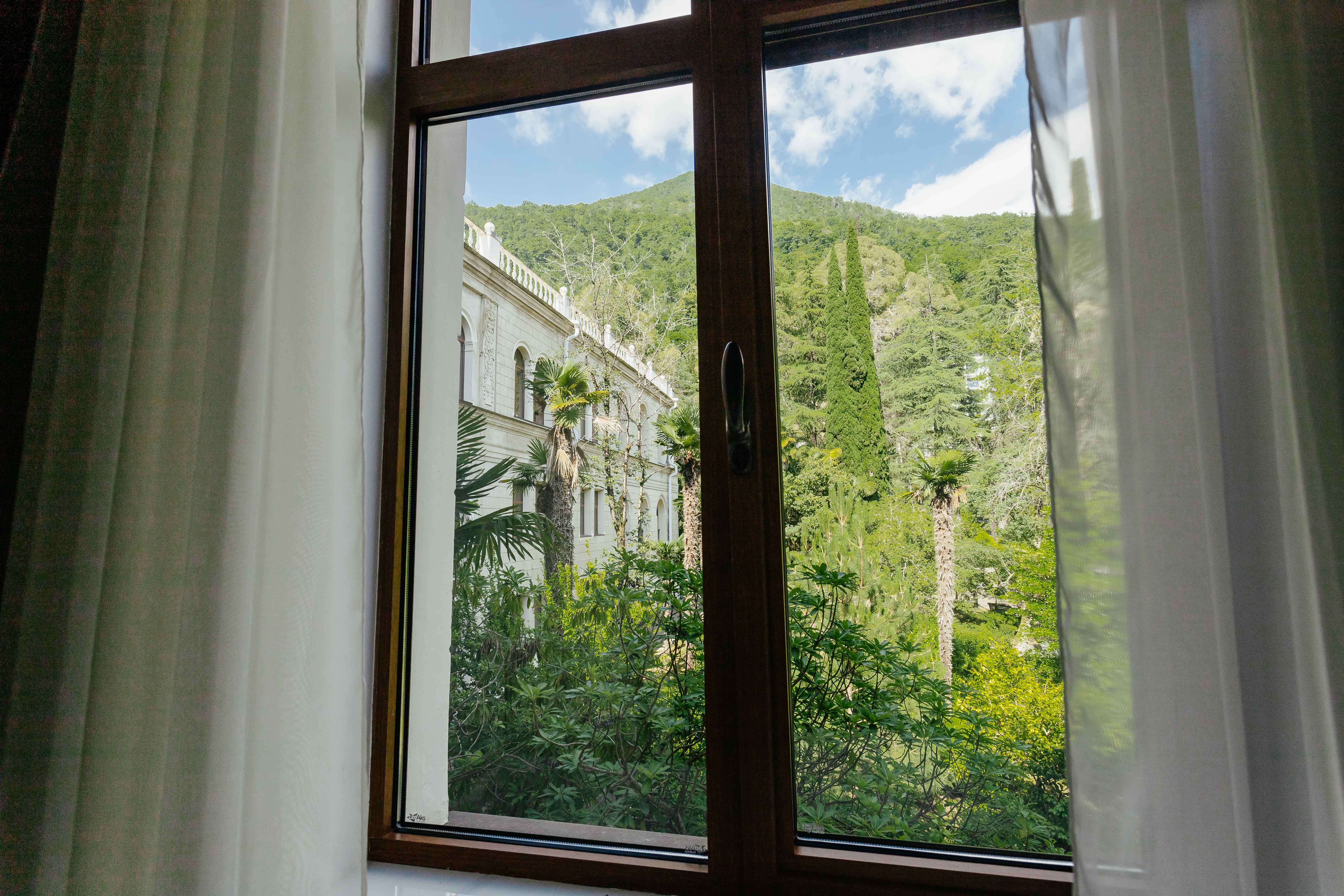 Сьюит двухкомнатный без балкона морская сторона/ парк.Главный корпус 5*