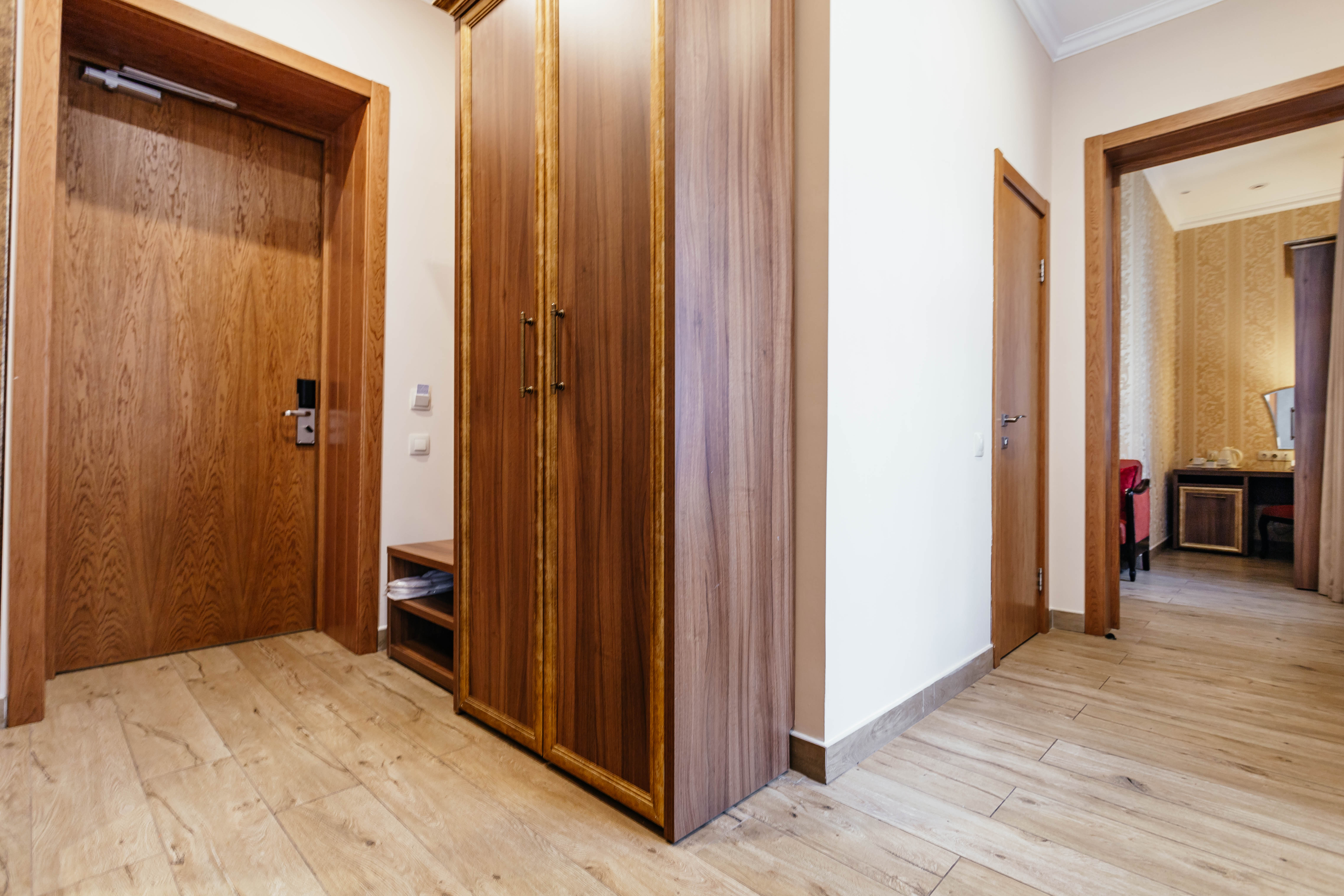 Сьюит двухкомнатный без балкона морская сторона/ парк.Главный корпус 5*