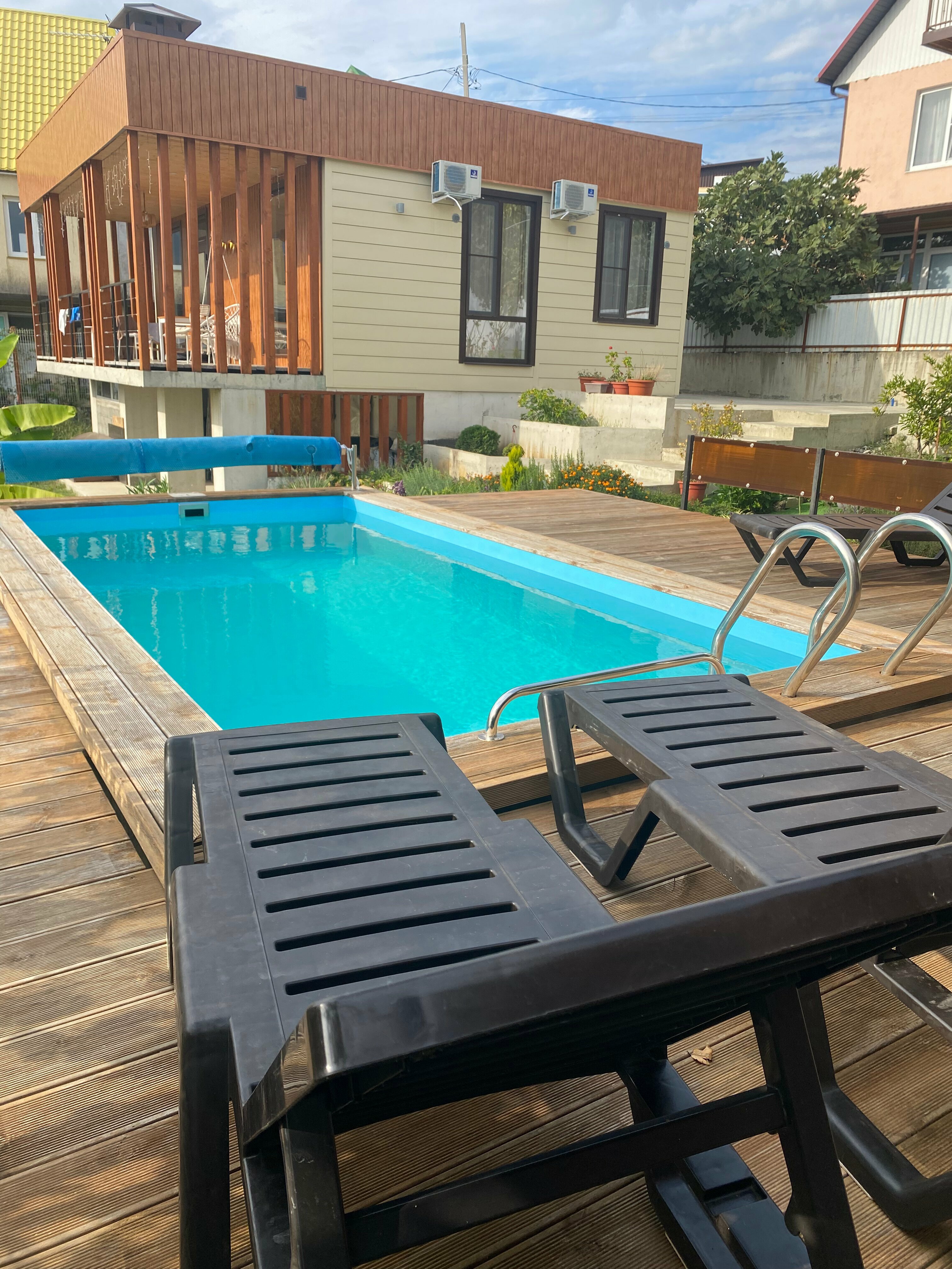 Дом с собственным бассейном