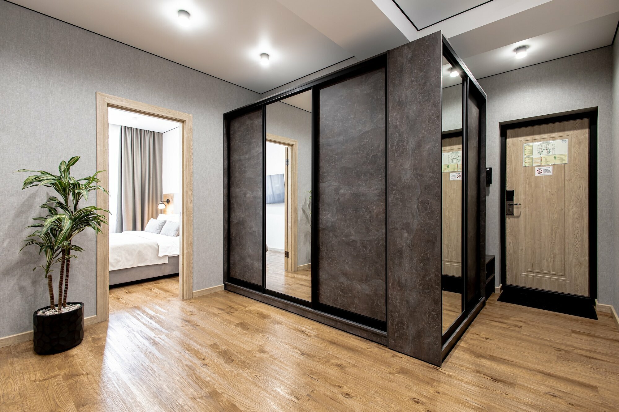 Апартаменты с балконом и видом во двор