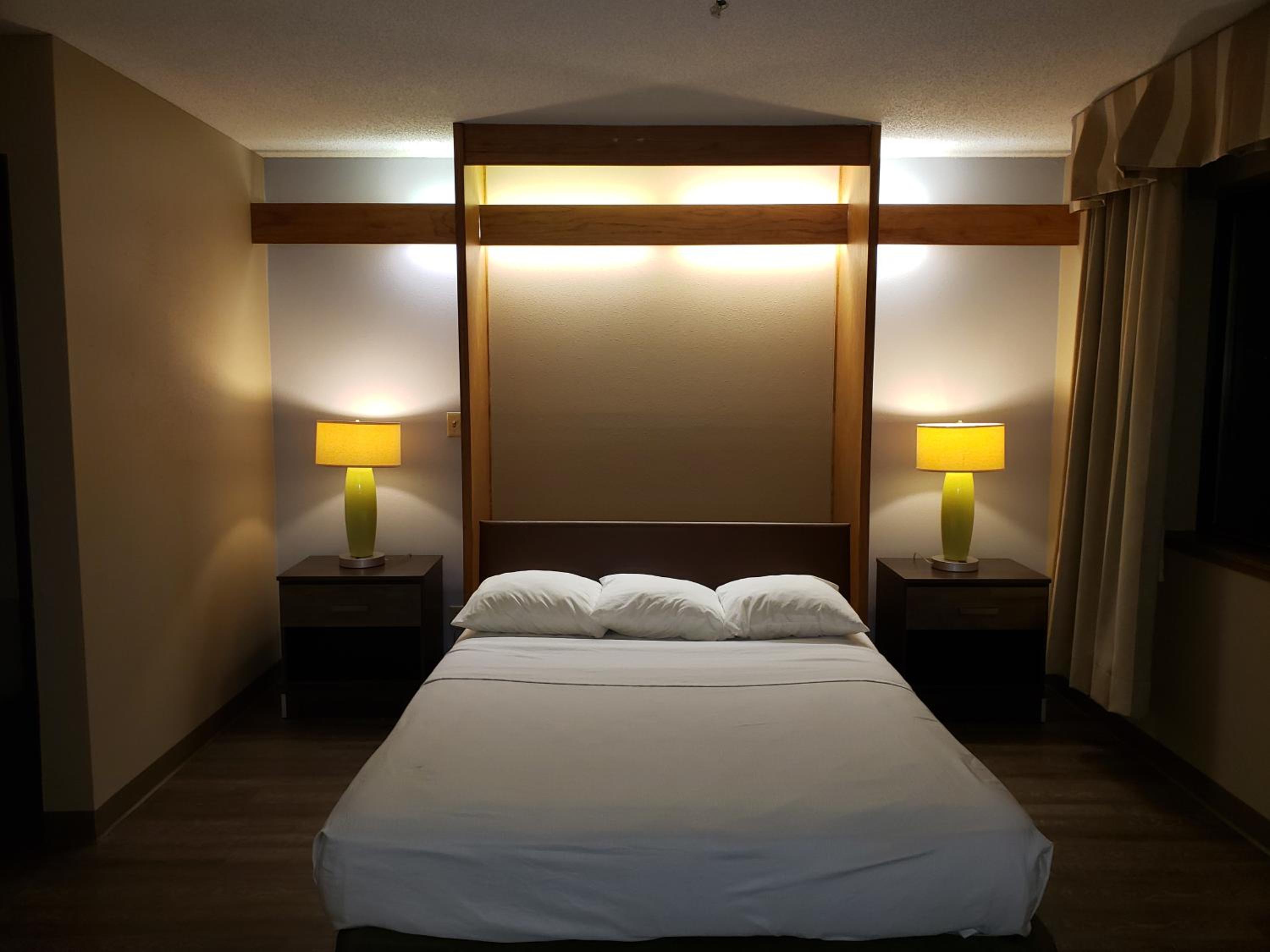 Queen Studio Suite - Non-Smoking