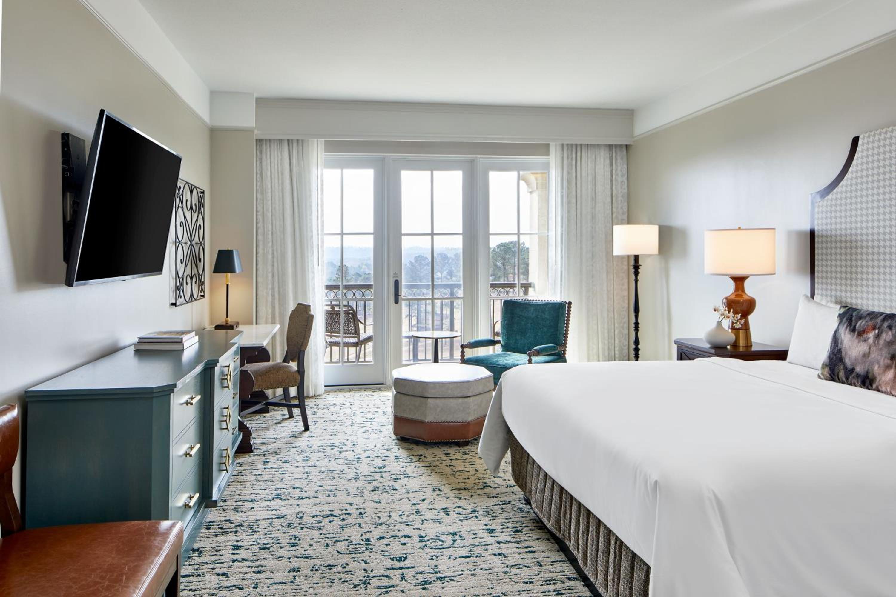 Guest room, 1 King, Resort view, Balcony