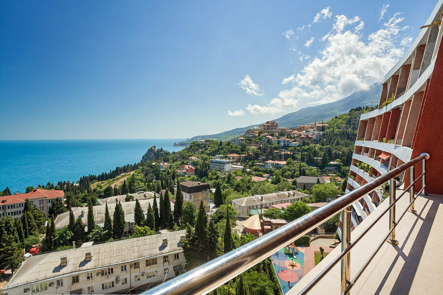 Апартаменты 180А для семьи или компании с видом в сад