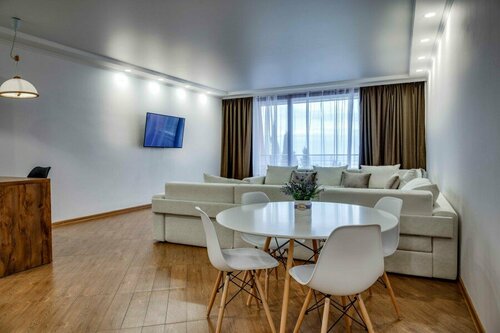 Апартаменты с видом на бассейн в Фамилия Делюкс