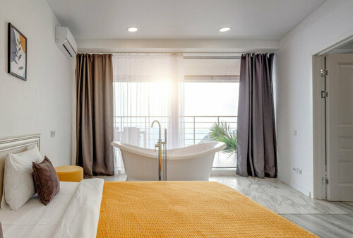 Апартаменты  180  с  ванной  и видом на море в Фамилия Делюкс