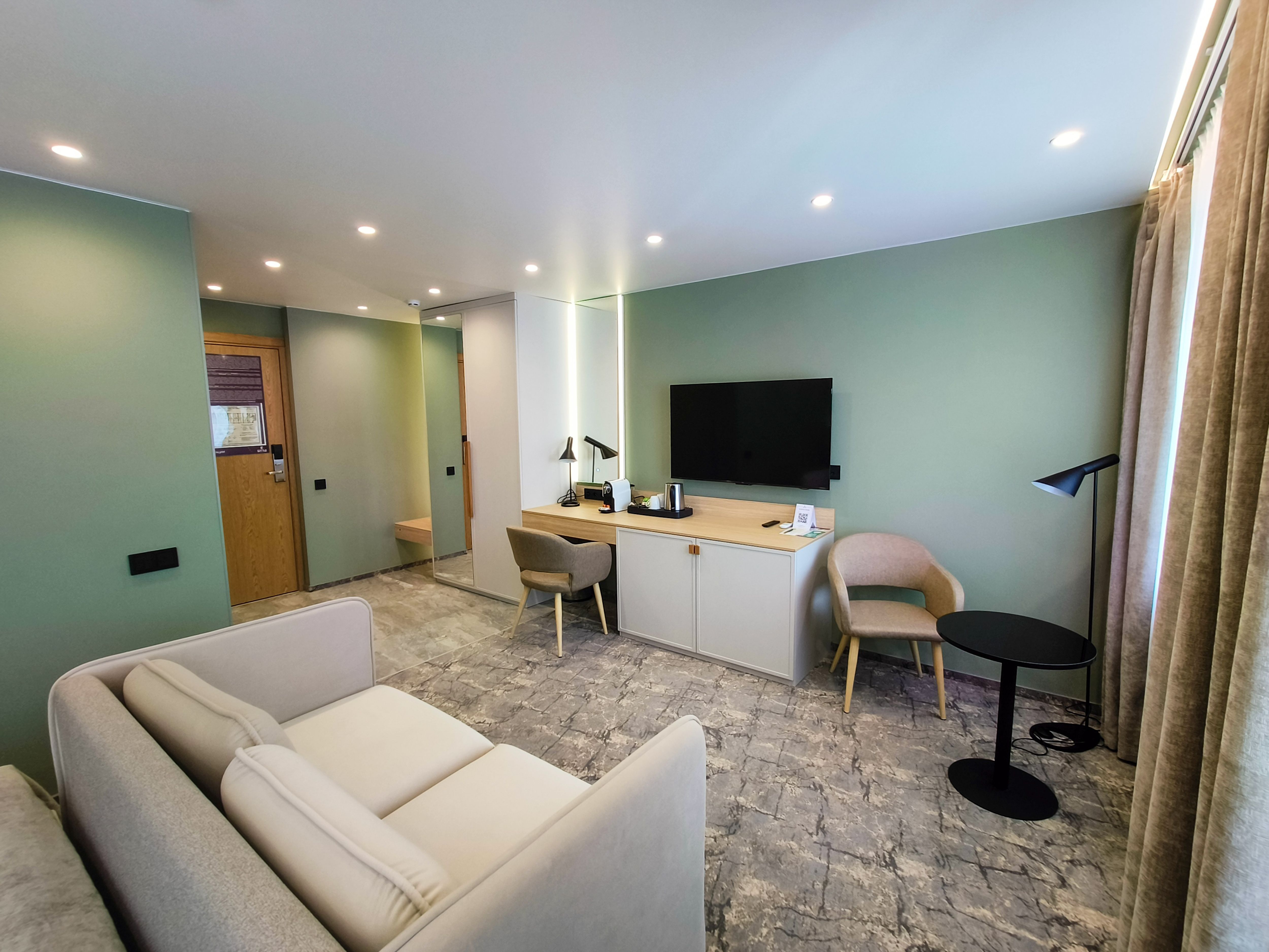 Номер-студия с кроватью размера «king-size»