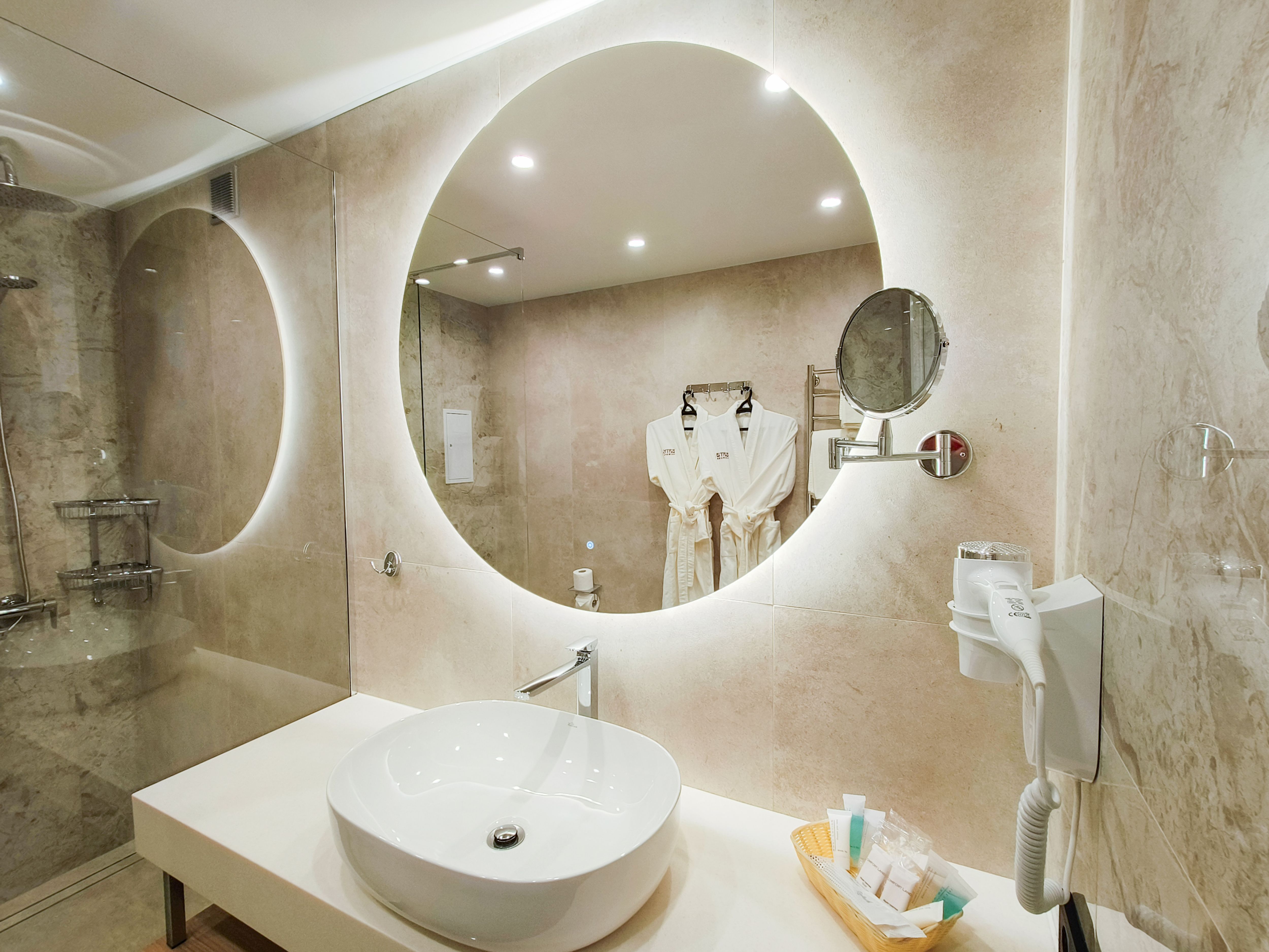 Номер-студия с кроватью размера «king-size»