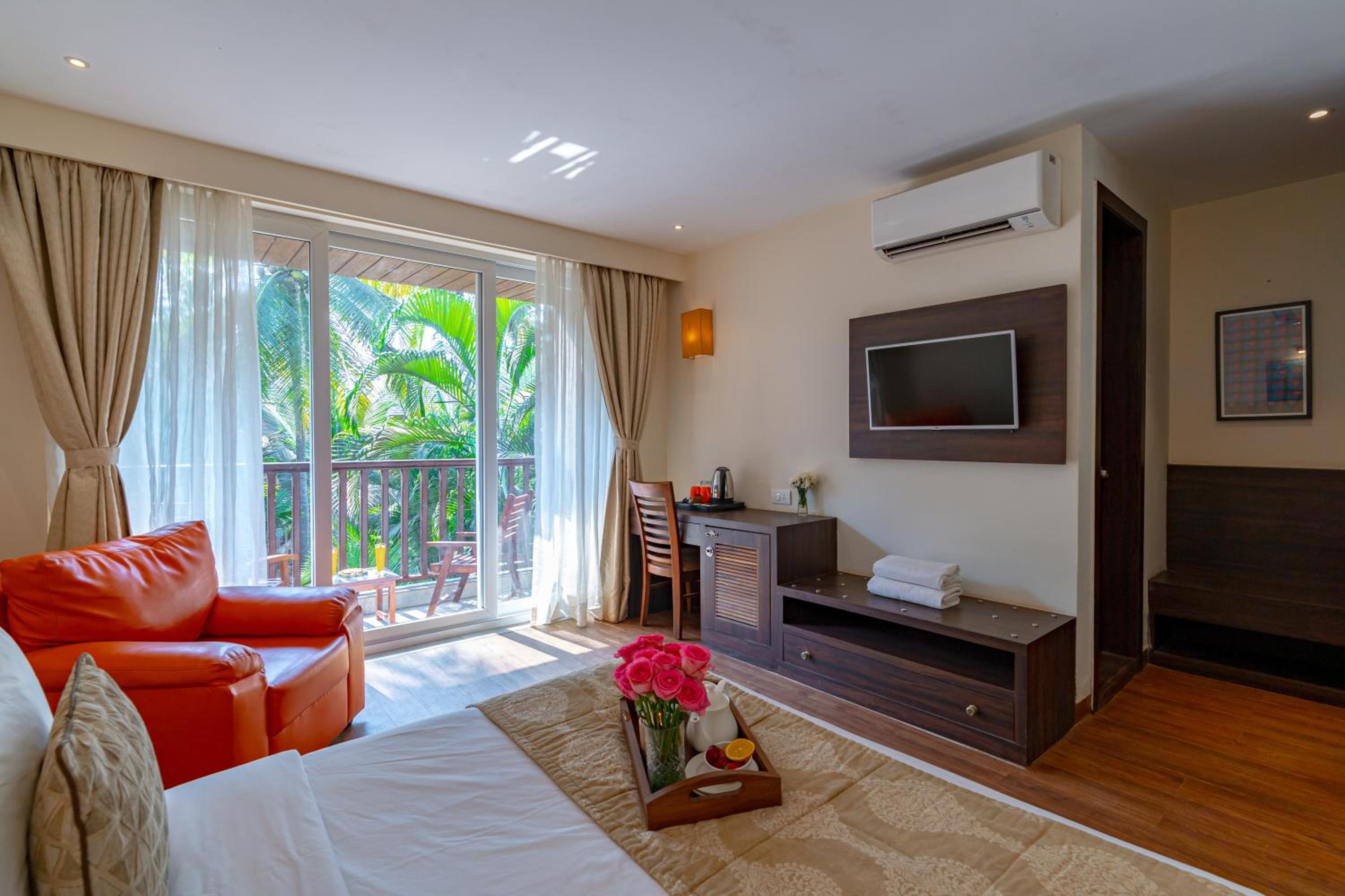 Deluxe Room with Balcony (with complimentary Kayaking and 20% off on Massage session)