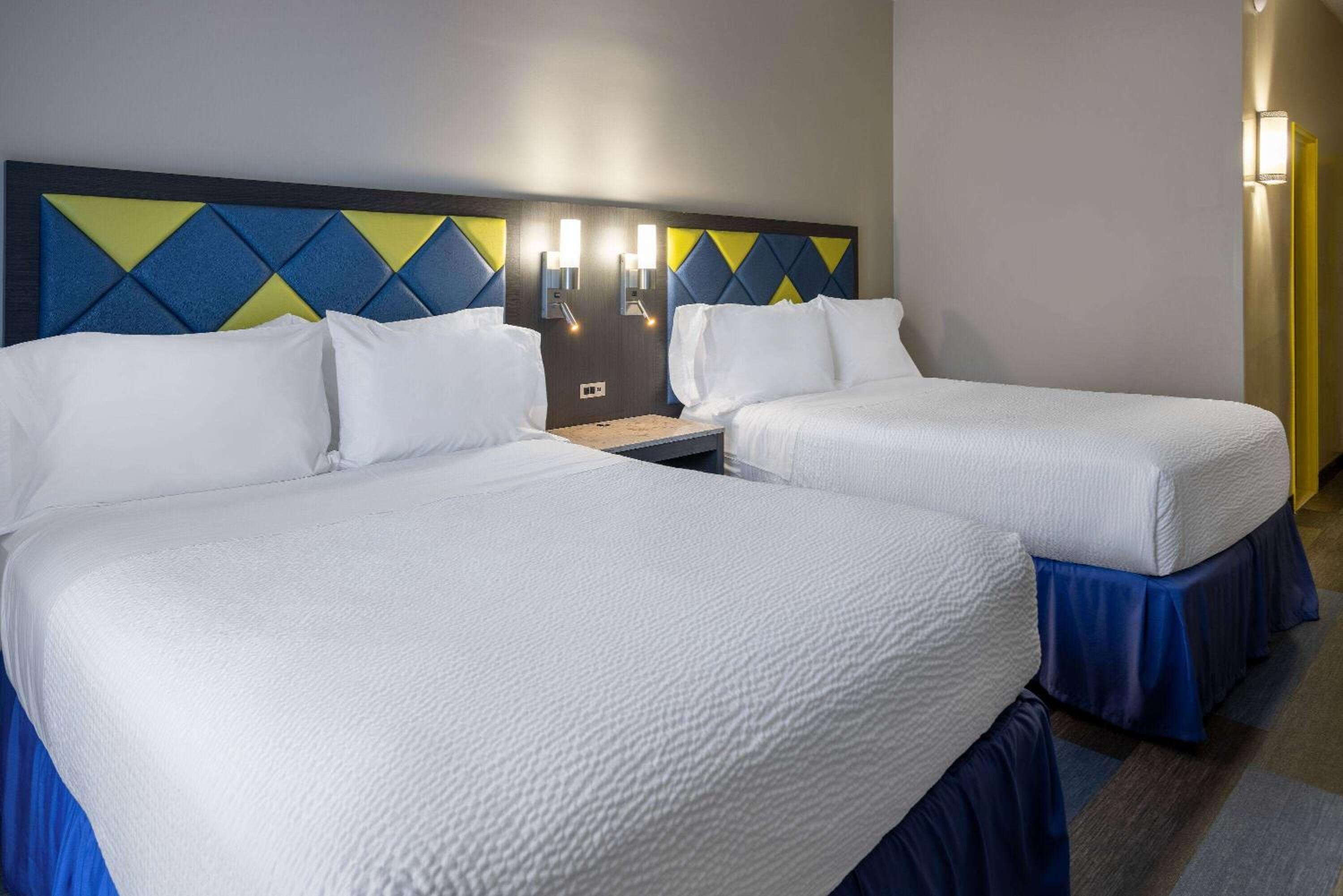 Queen Room with Two Queen Beds - Non-Smoking