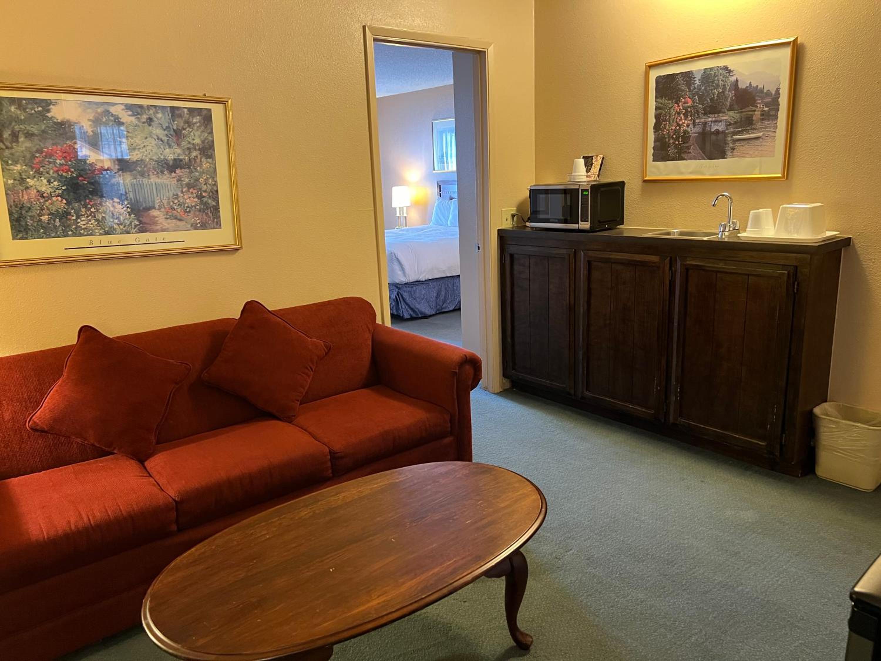 1 King bed Suite Non-Smoking