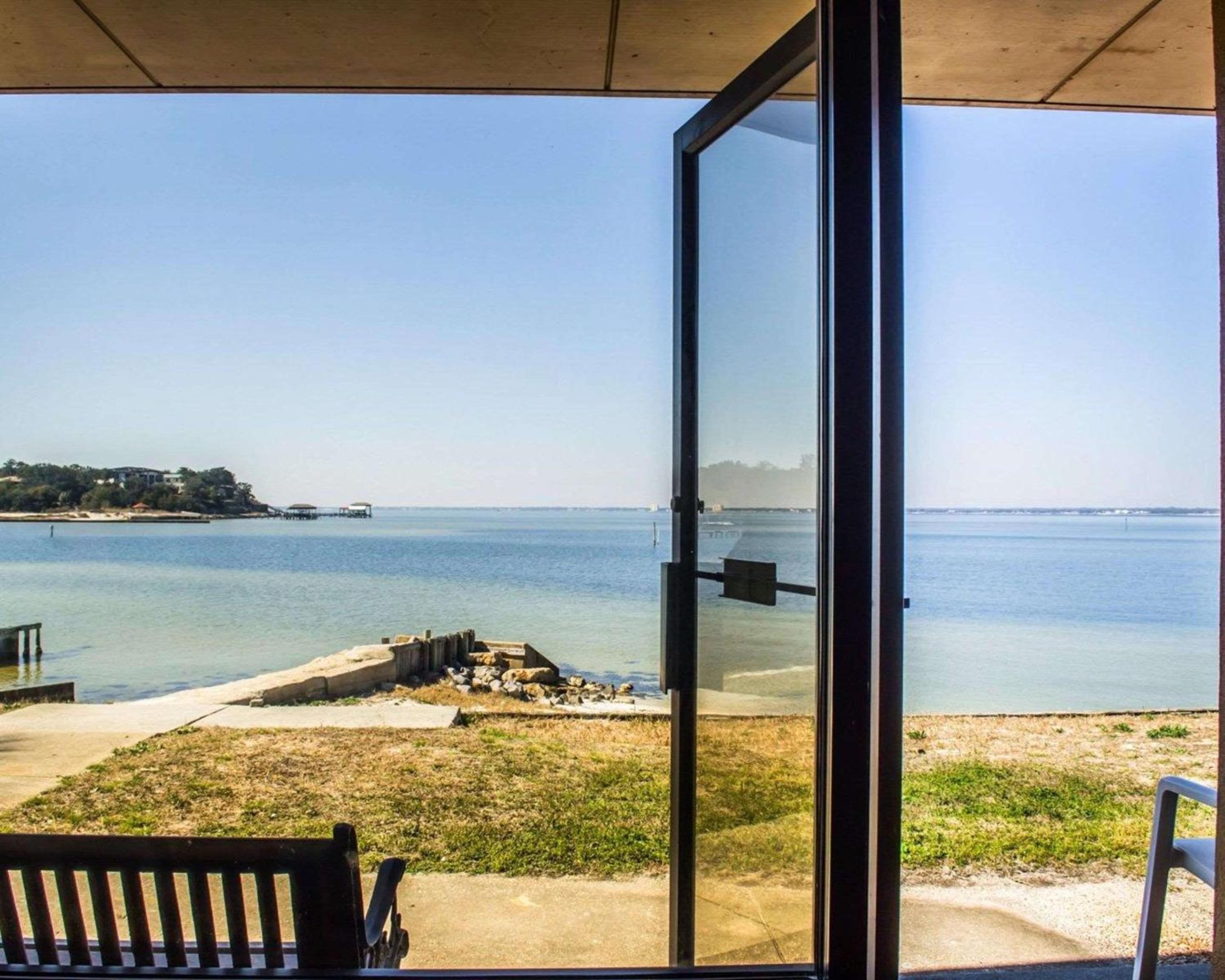 King Suite - Non-Smoking