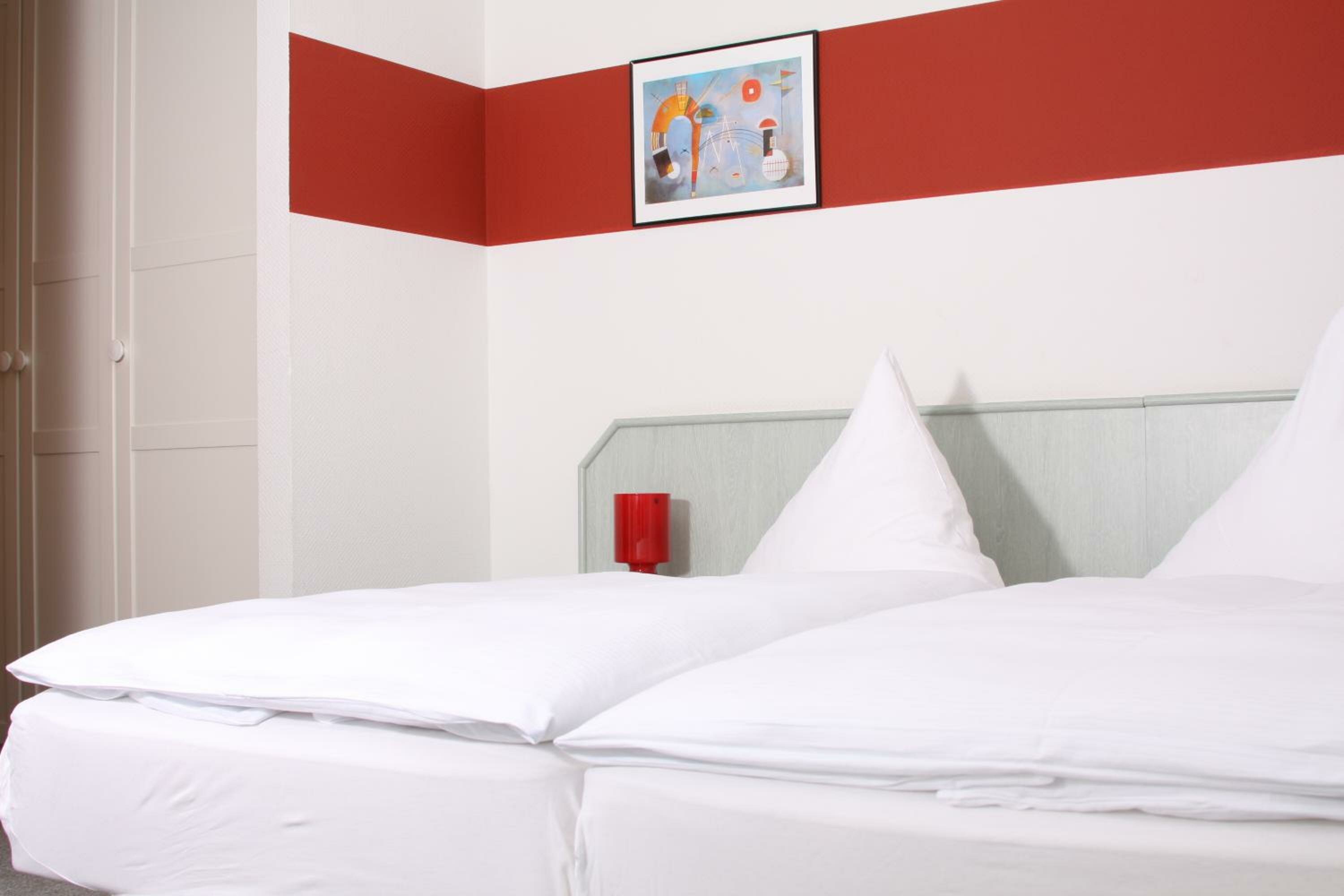 Double Room (1 Adult)