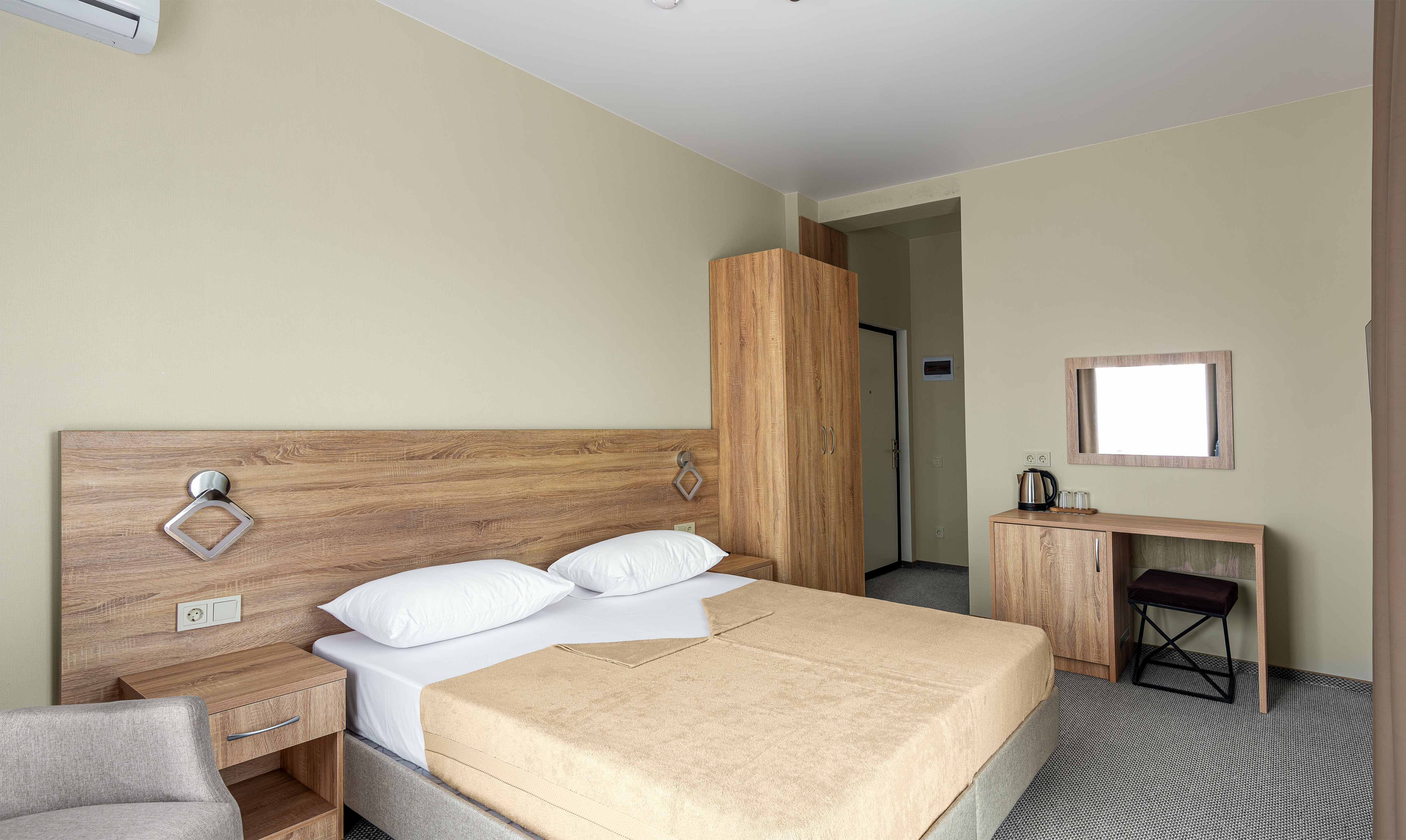 Улучшенный номер с кроватью размера «queen-size»