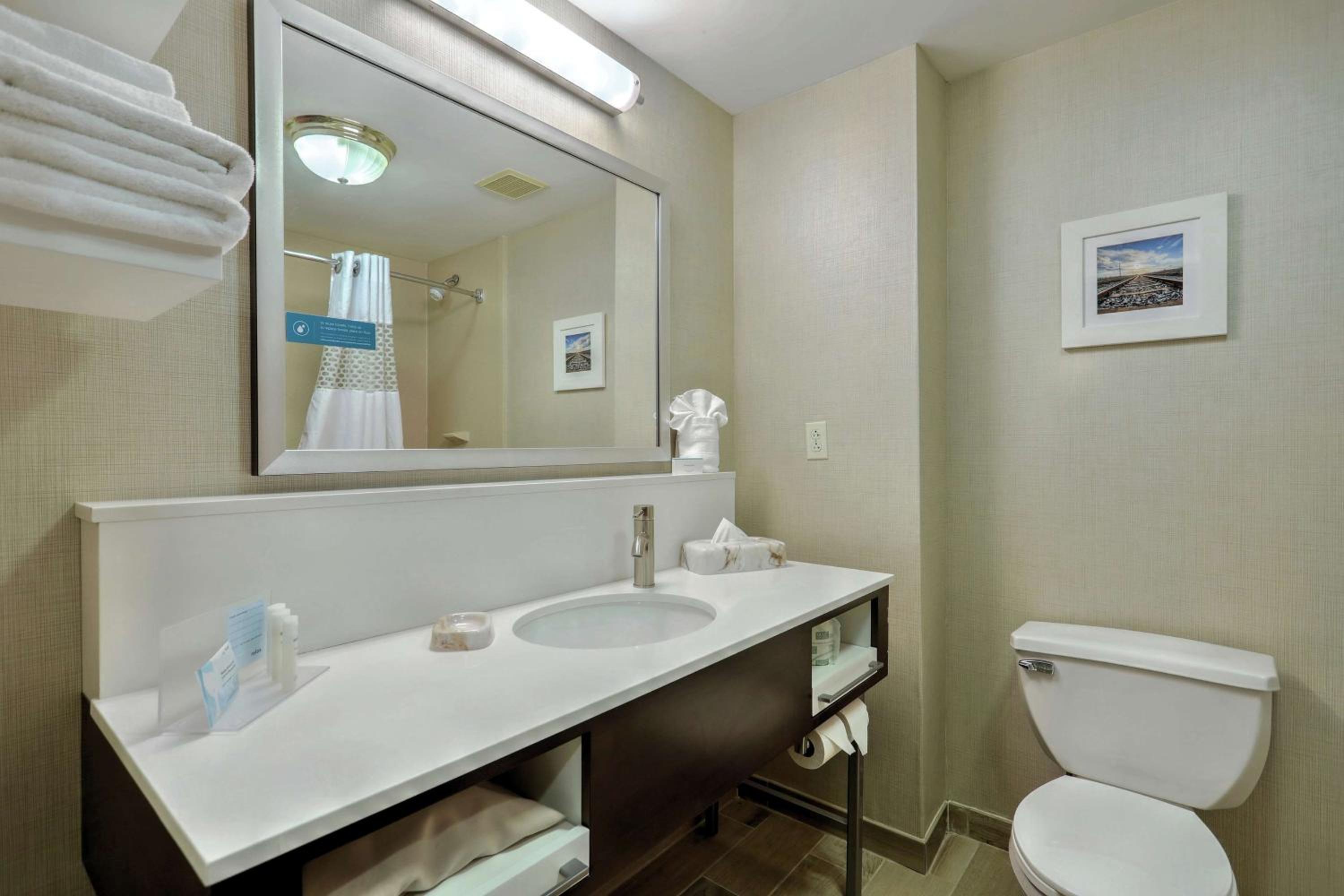 Queen Room with Two Queen Beds - Hearing Access/Non-Smoking