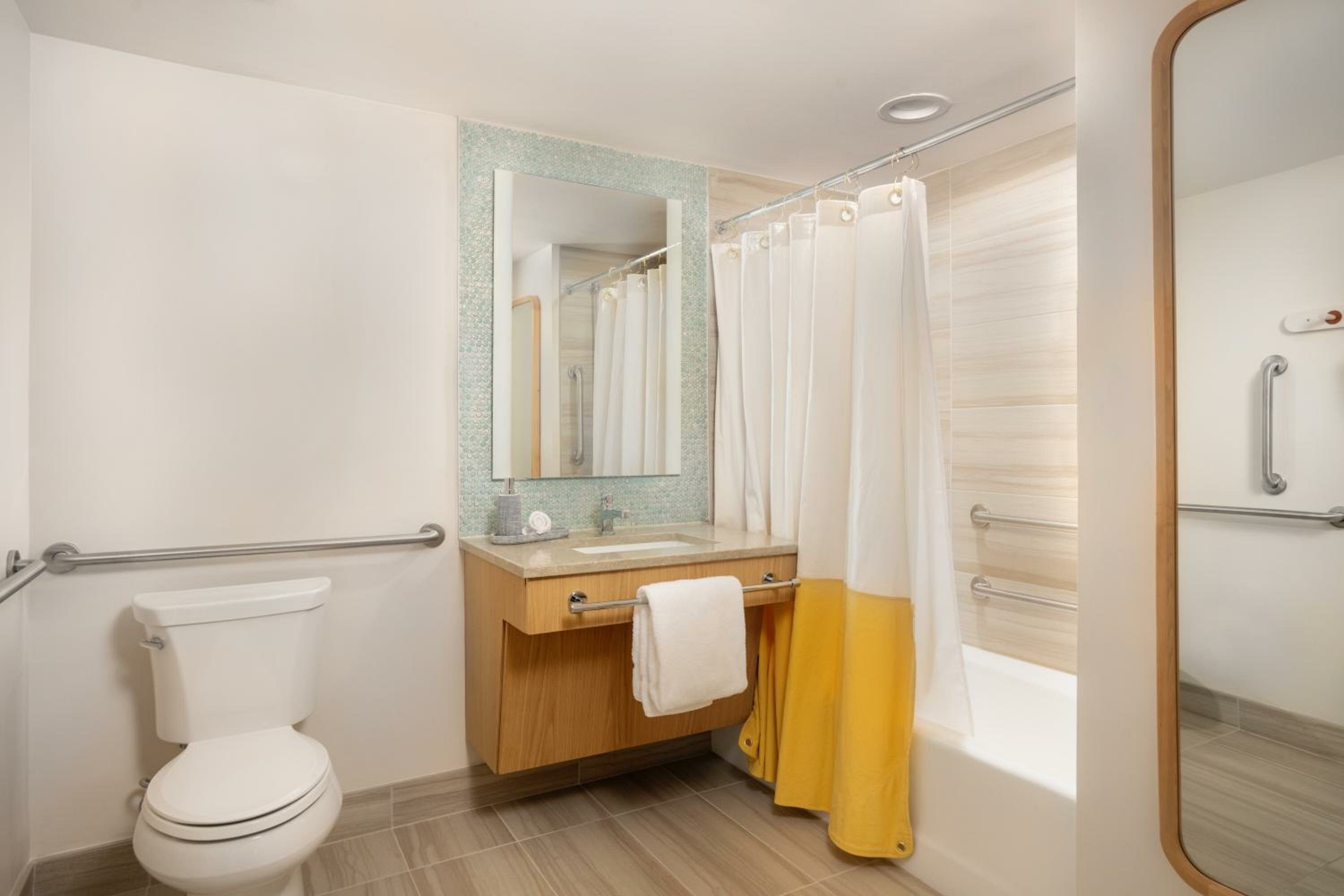 Deluxe Queen Room with Two Queen Beds