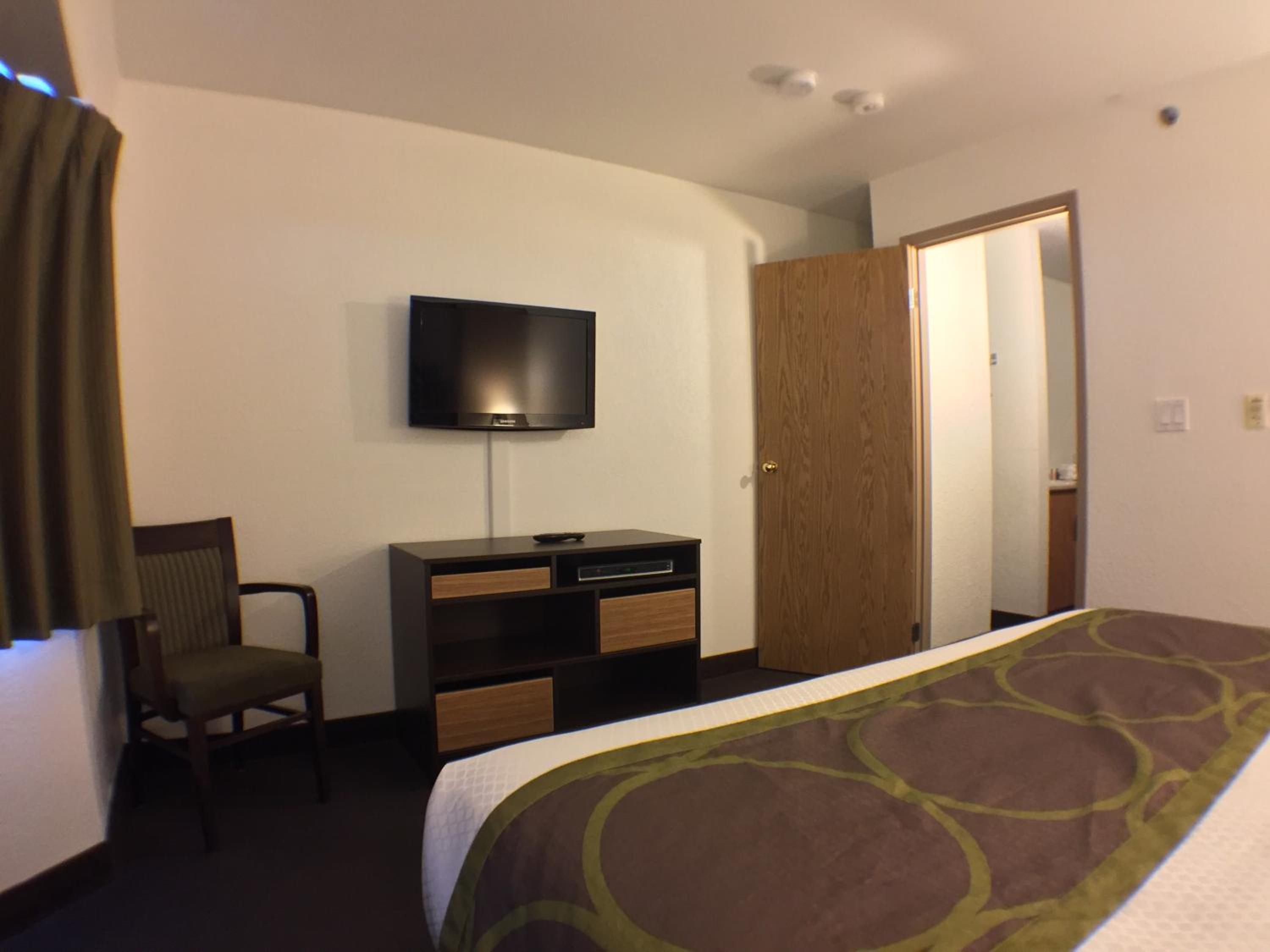 One-Bedroom King Suite - Non-Smoking