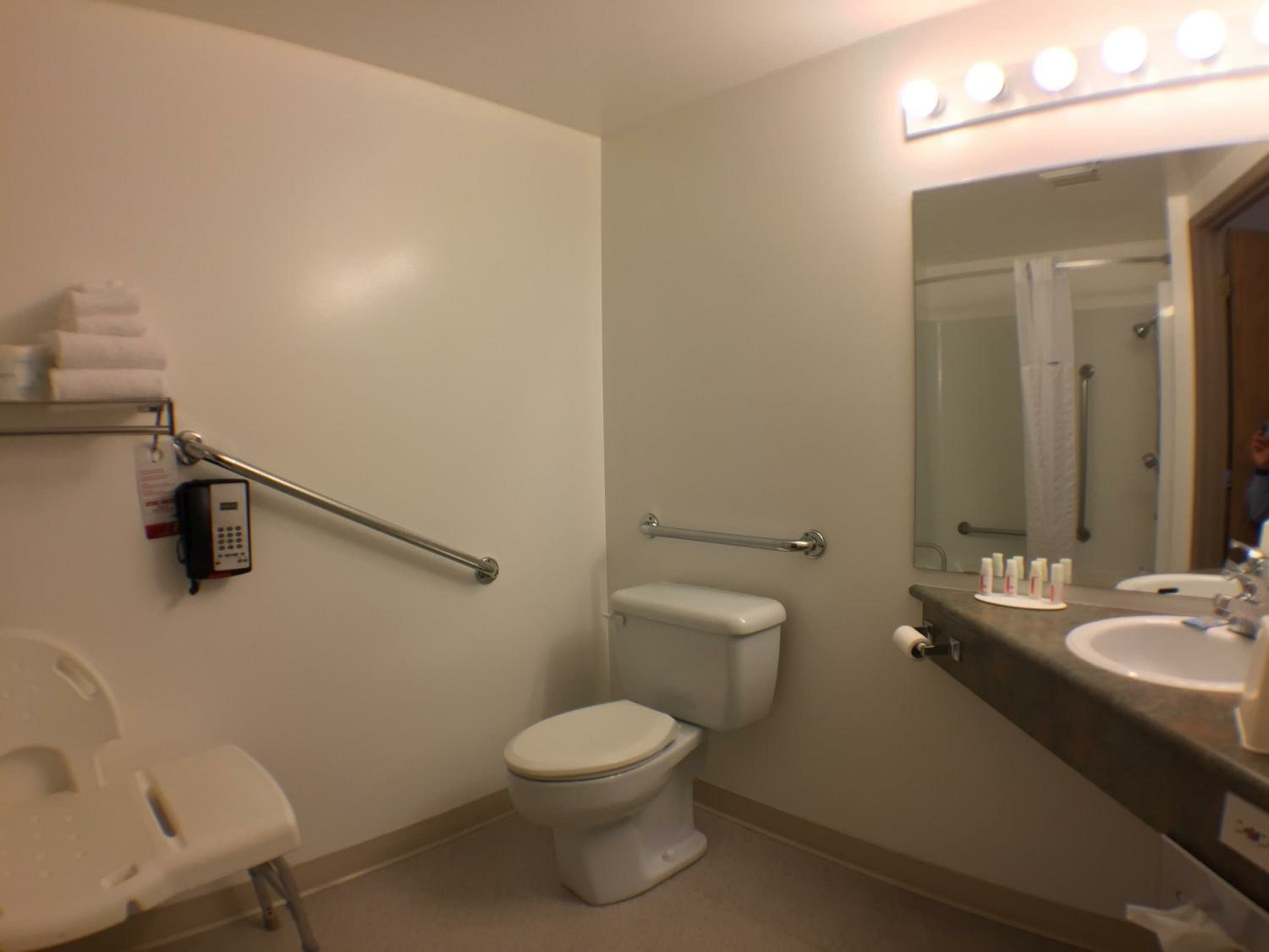 Queen Room - Mobility Access/Non-Smoking