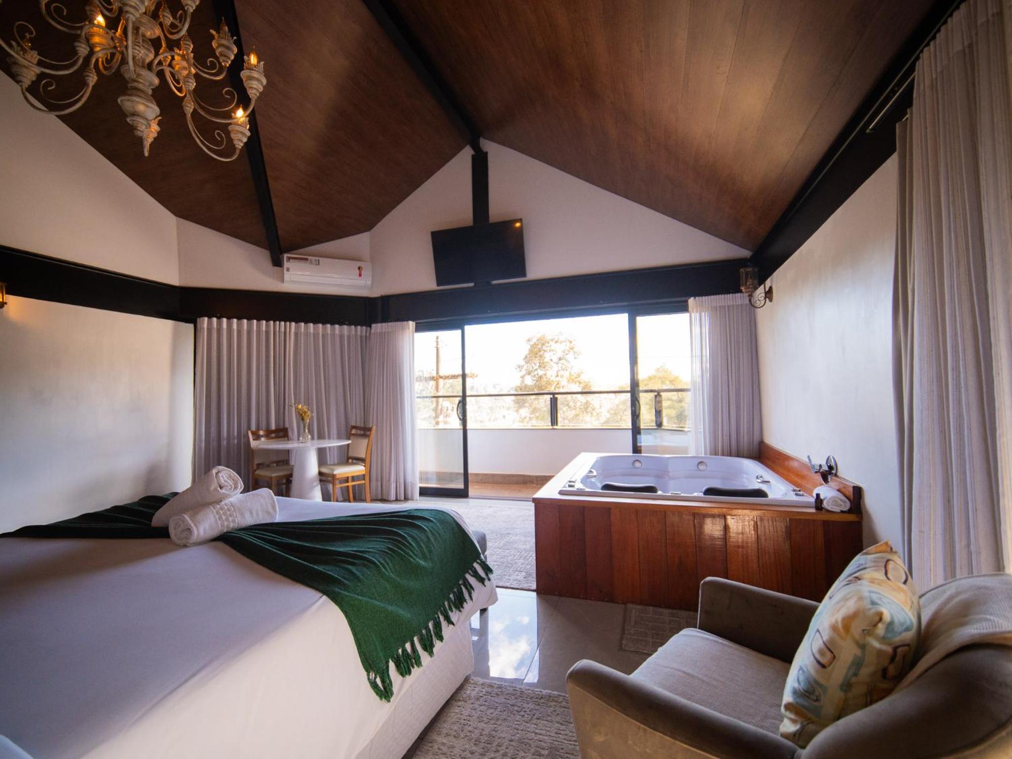 Premium Suite with Hydro and View