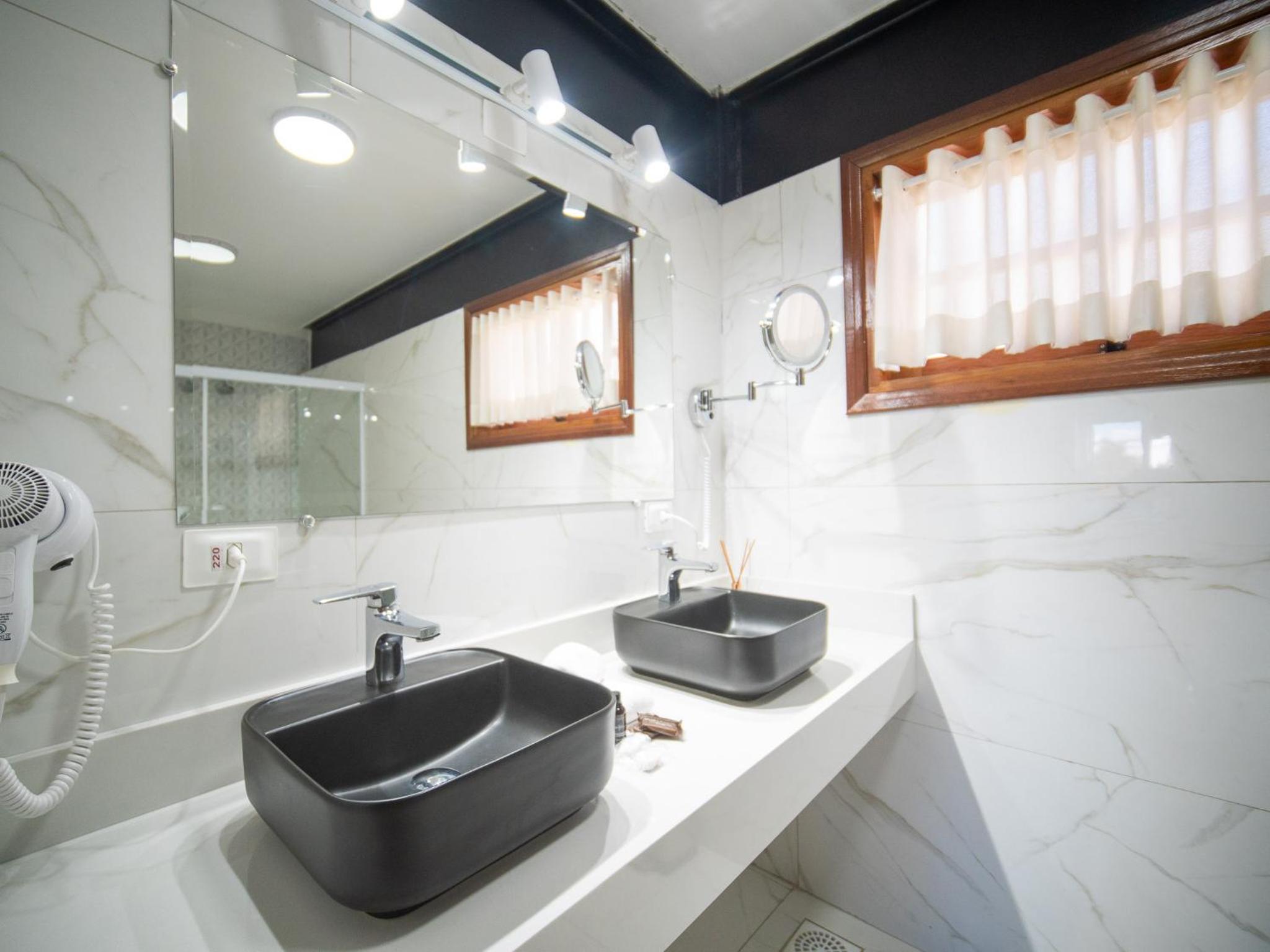 Premium Suite with Hydro and View