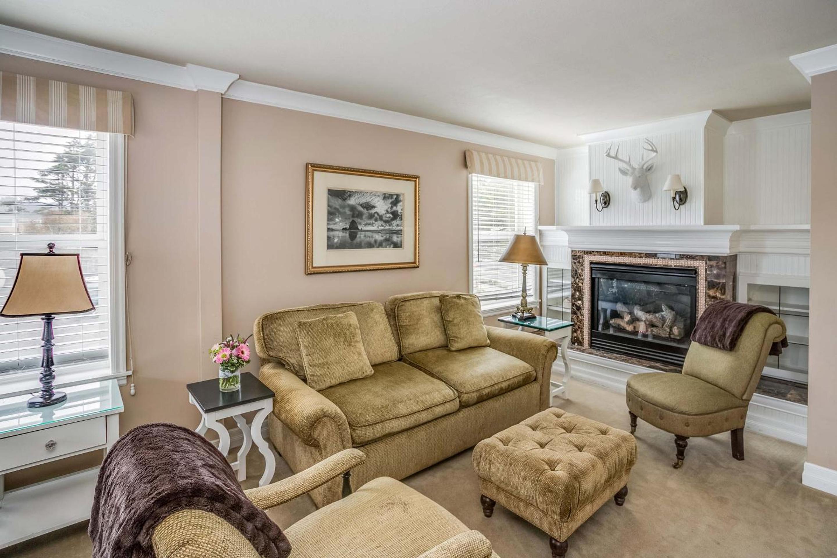 Cannon Beach Hotel - Deluxe Room (No Pets, No Kids)